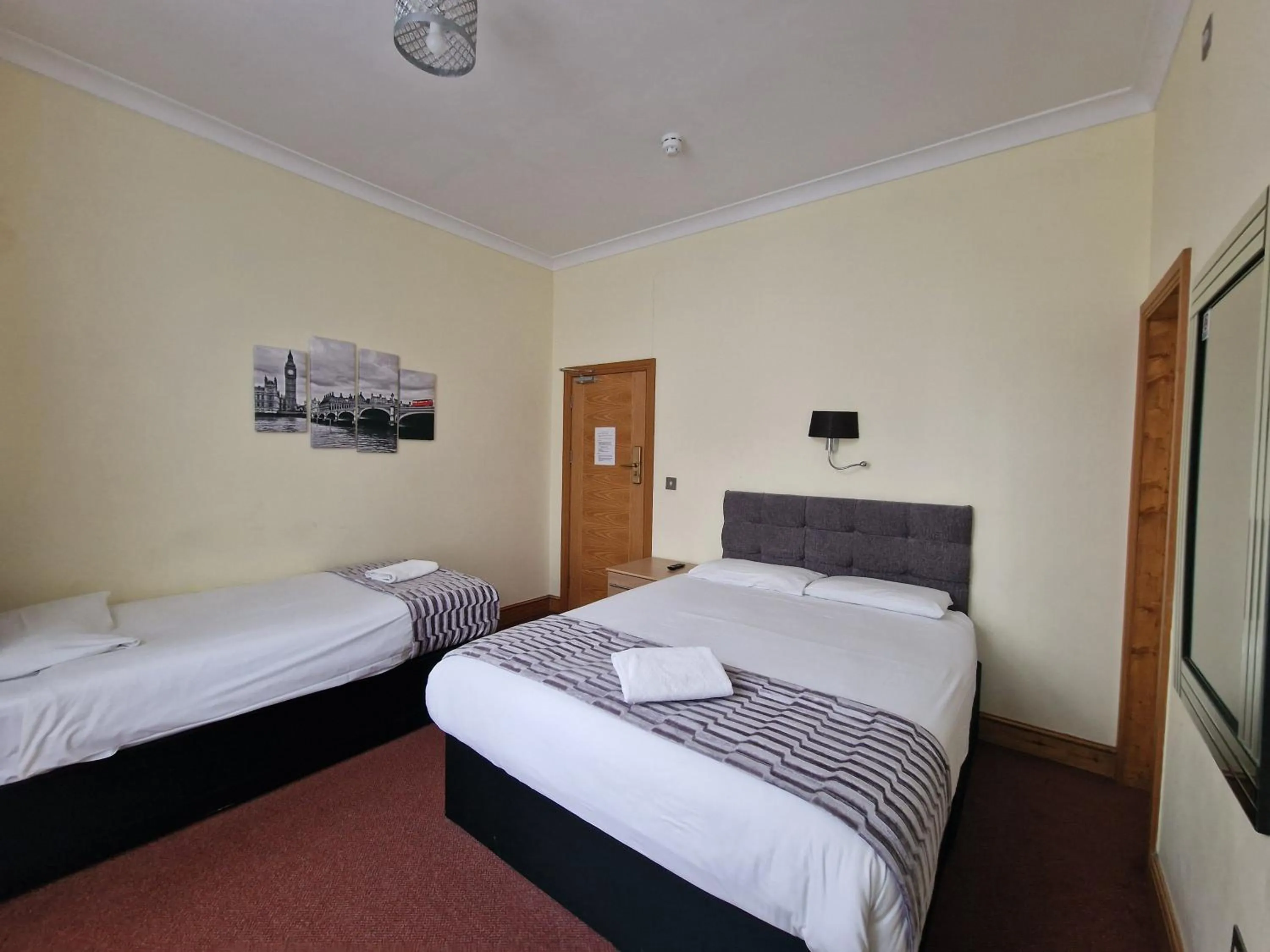 Photo of the whole room, Bed in Hotel 65