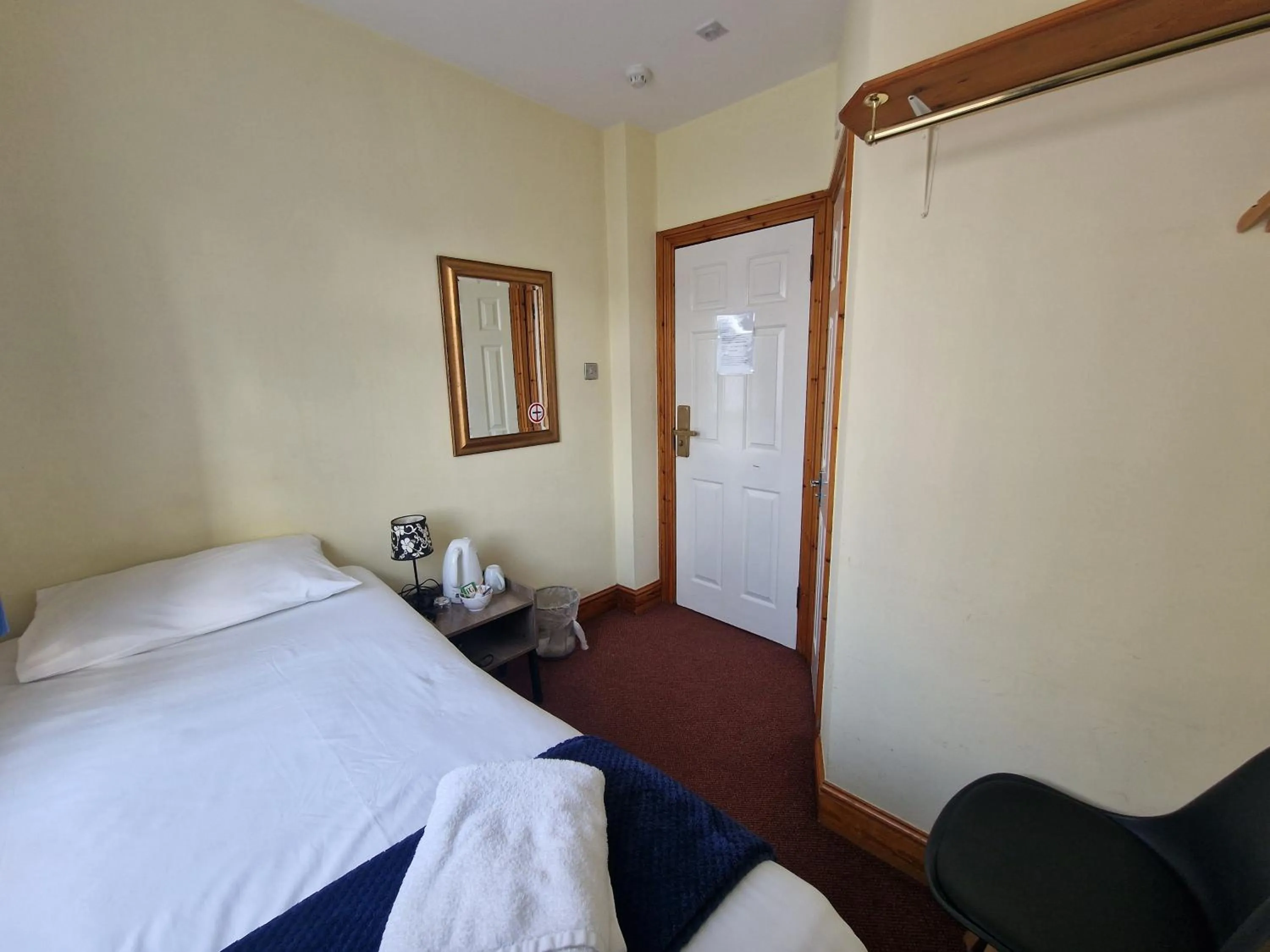 Photo of the whole room, Bed in Hotel 65