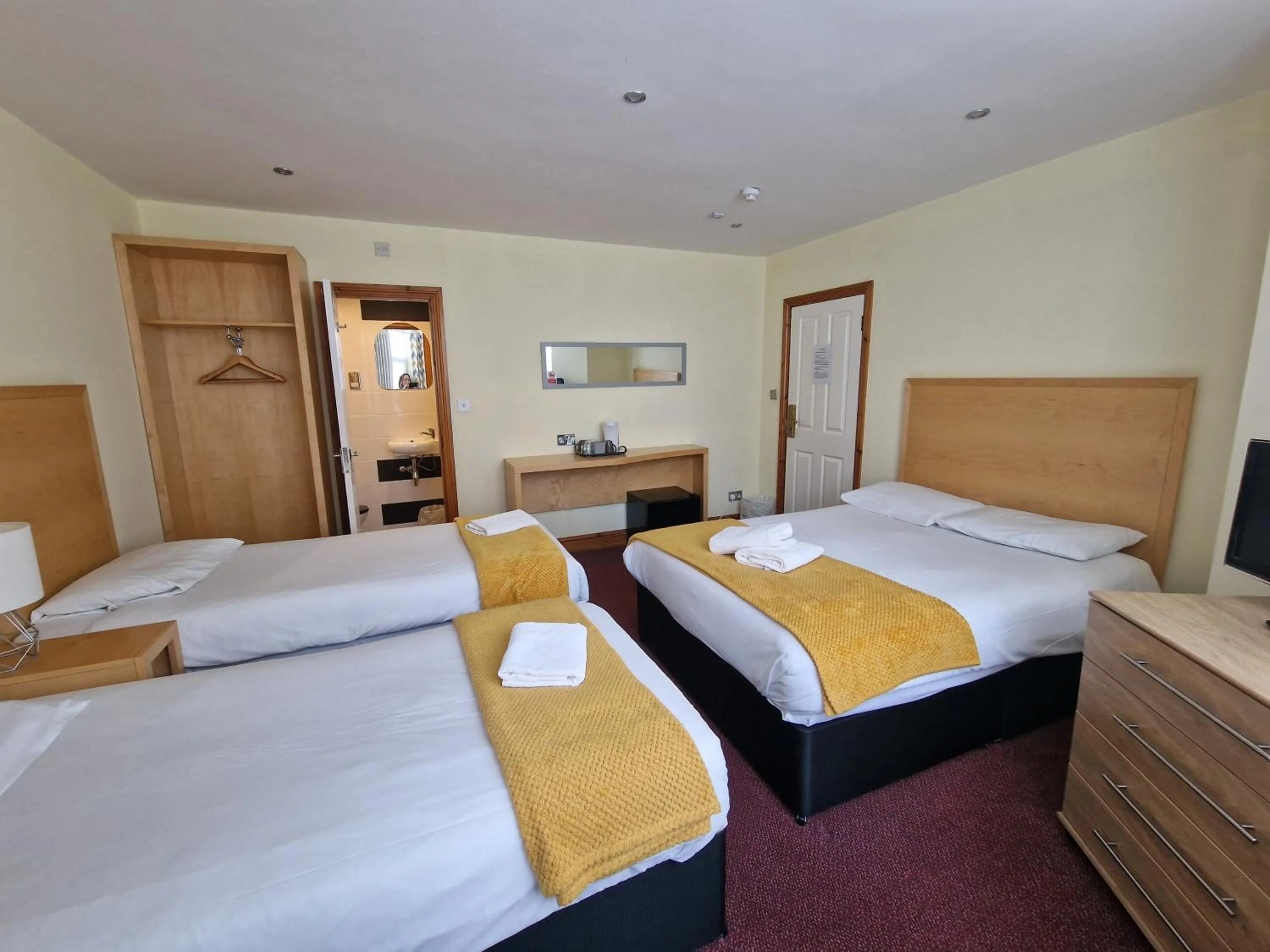 Photo of the whole room, Bed in Hotel 65