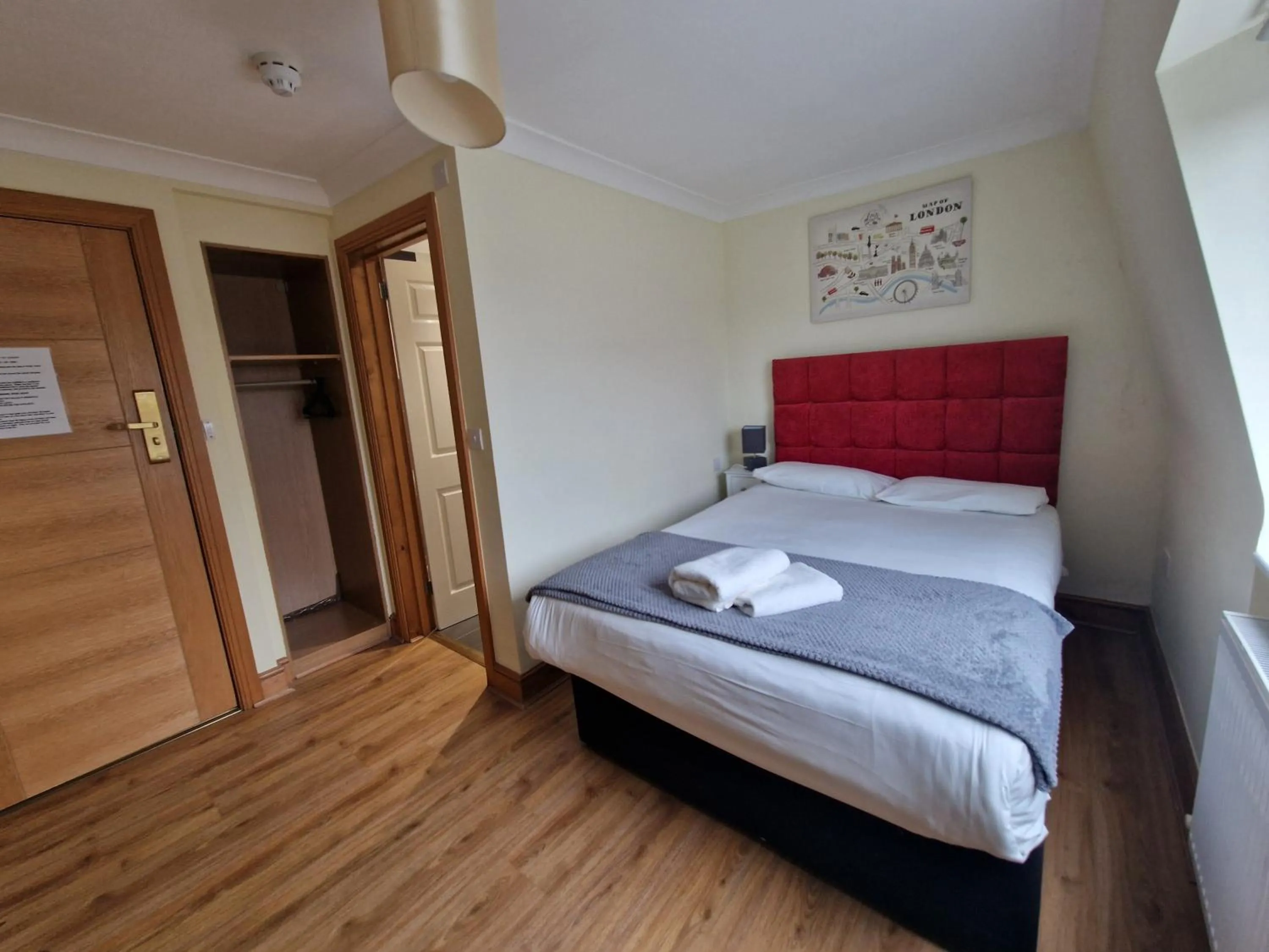 Photo of the whole room, Bed in Hotel 65