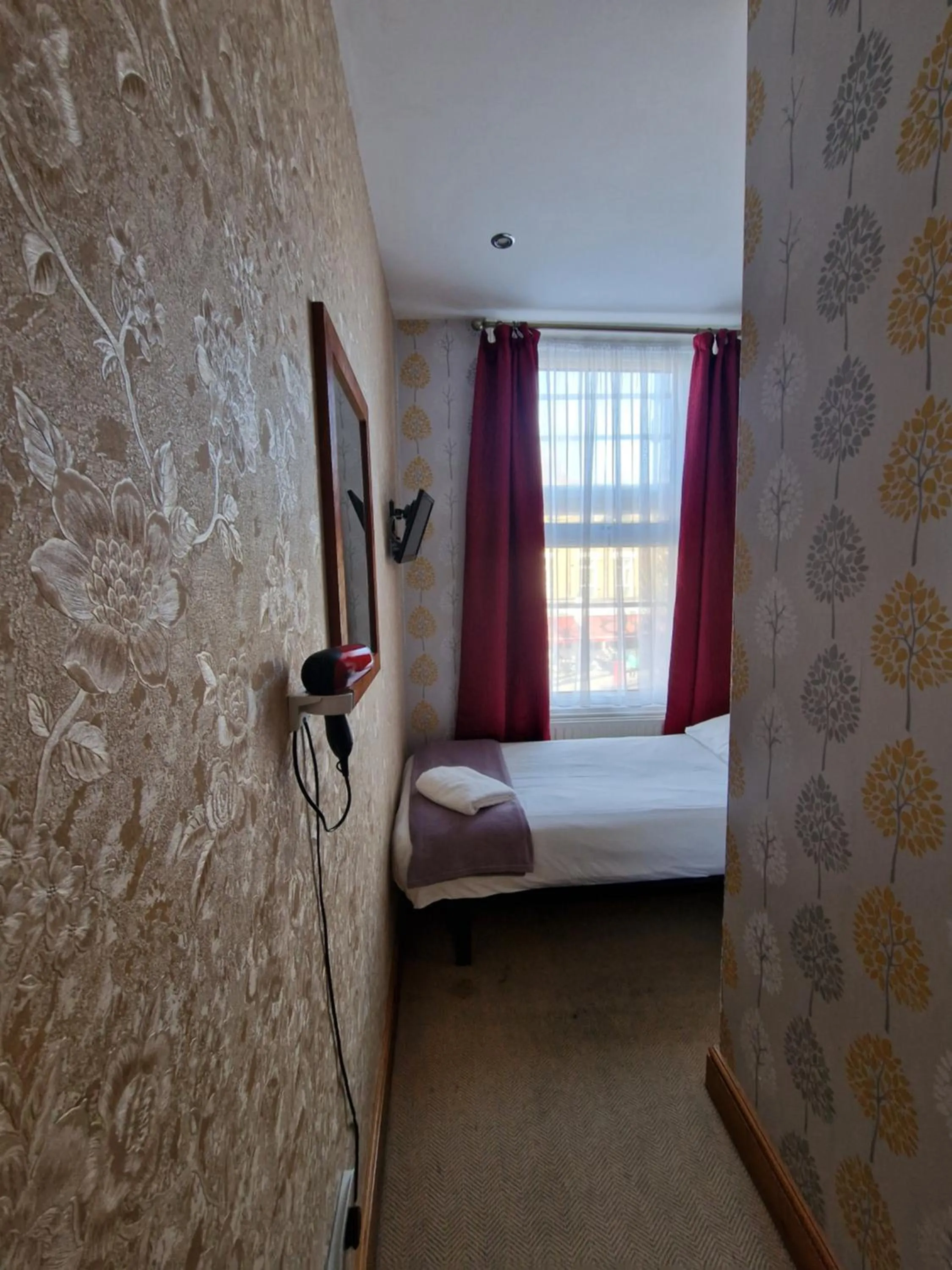 Photo of the whole room, Bed in Hotel 65