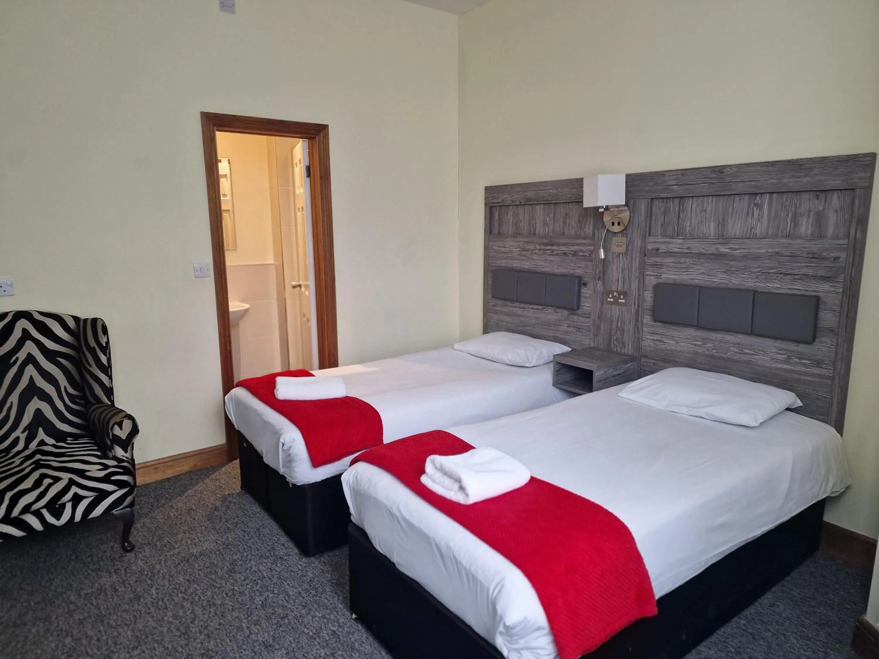 Photo of the whole room, Bed in Hotel 65