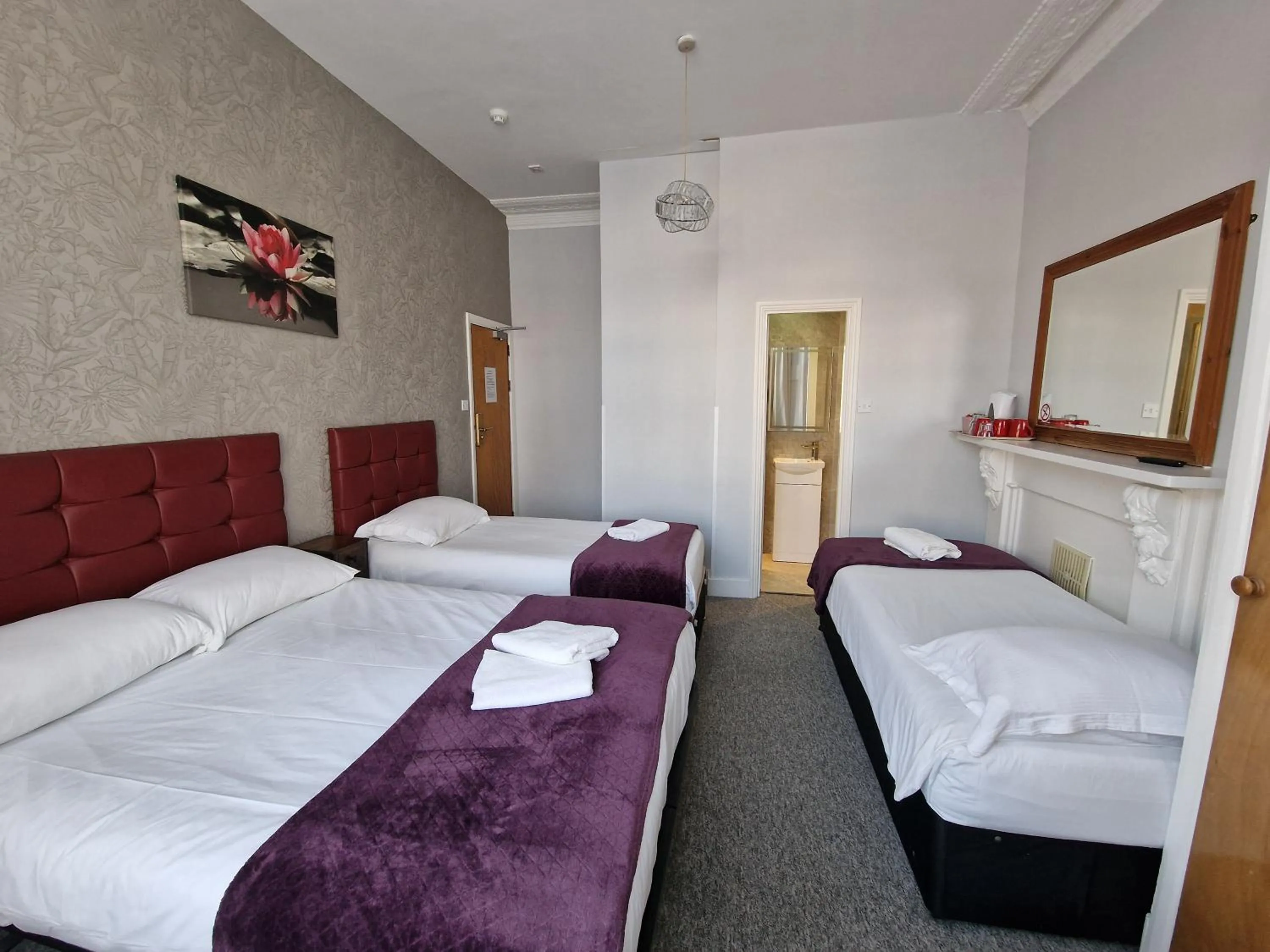 Photo of the whole room, Bed in Hotel 65