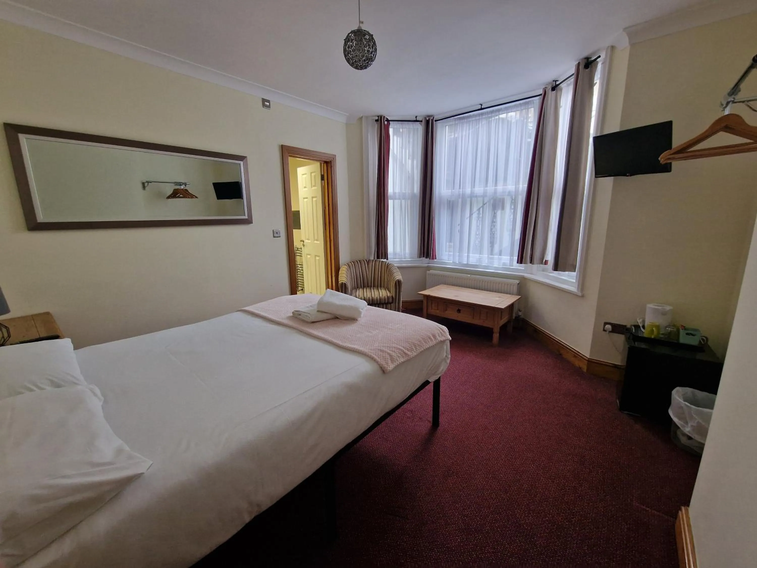 Photo of the whole room, Bed in Hotel 65