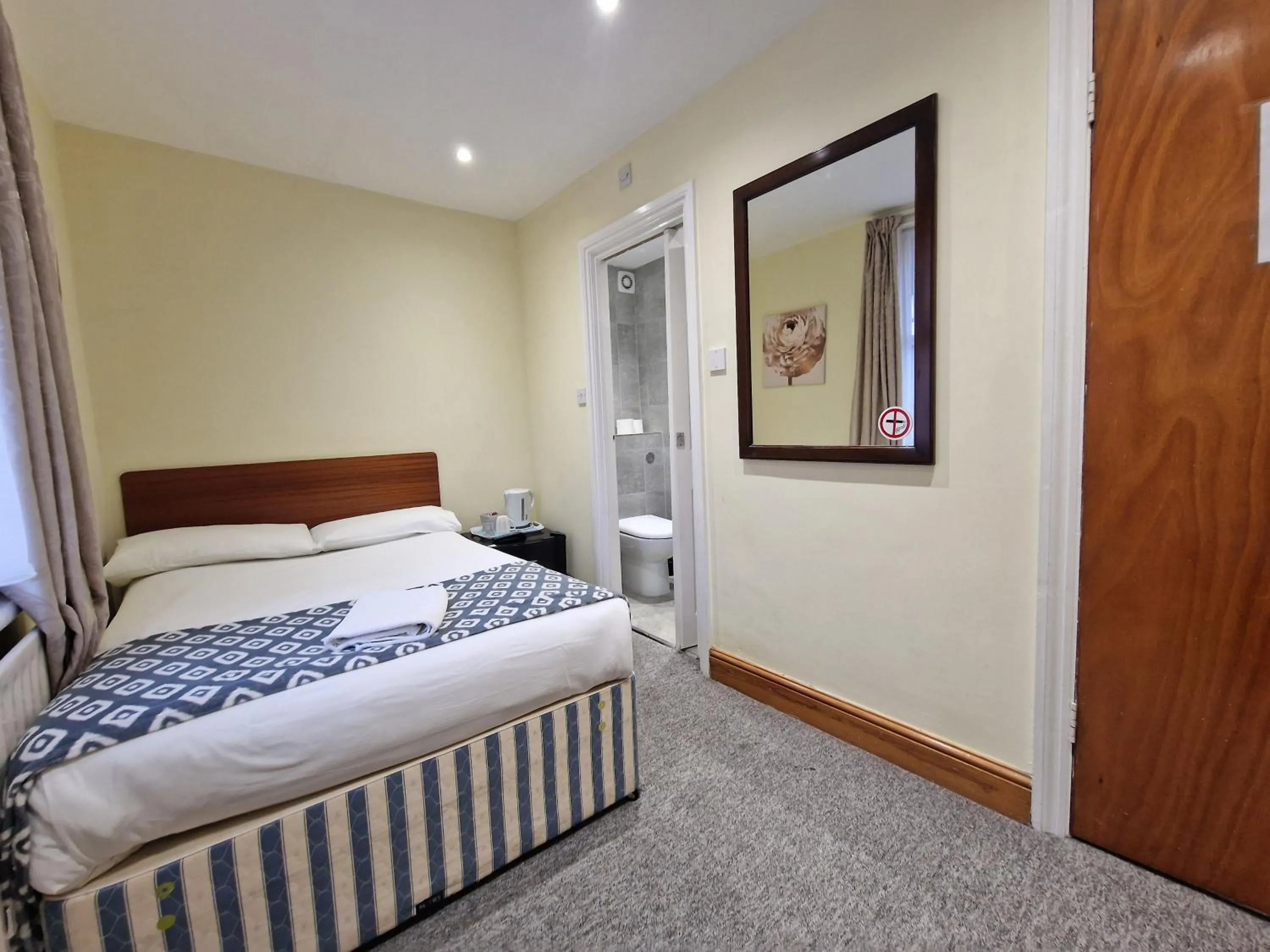 Photo of the whole room, Bed in Hotel 65