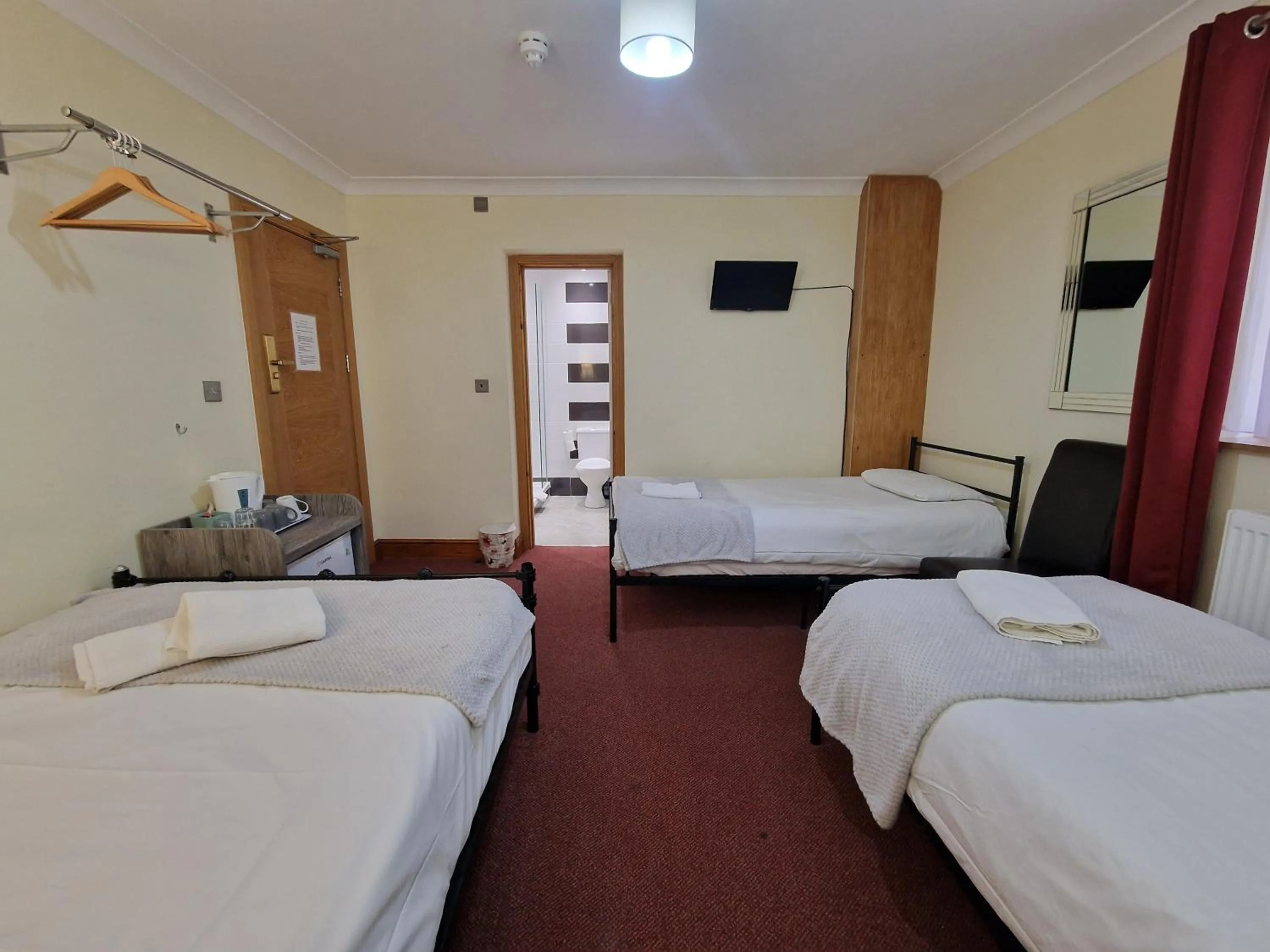 Photo of the whole room, Bed in Hotel 65