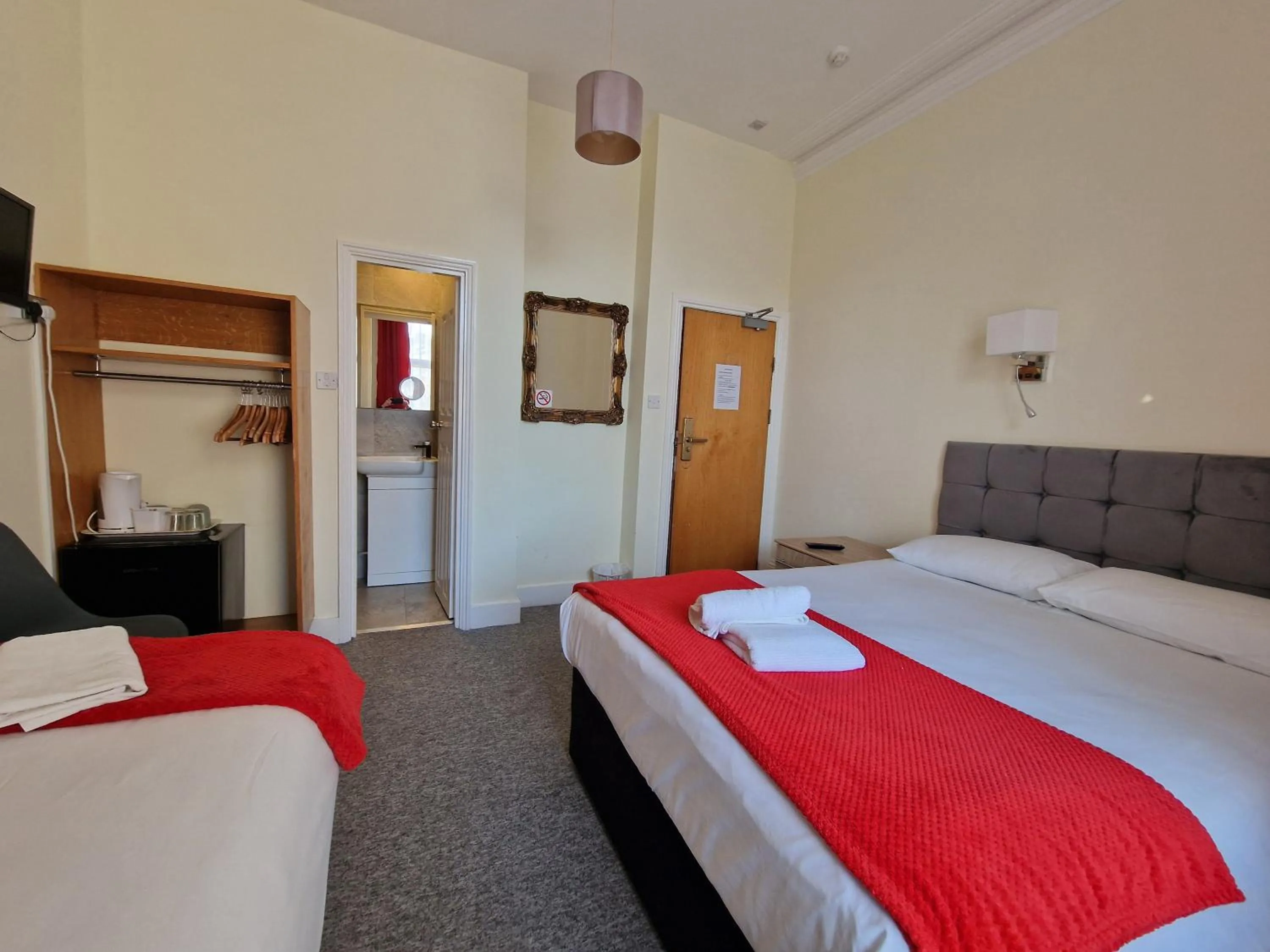 Photo of the whole room, Bed in Hotel 65