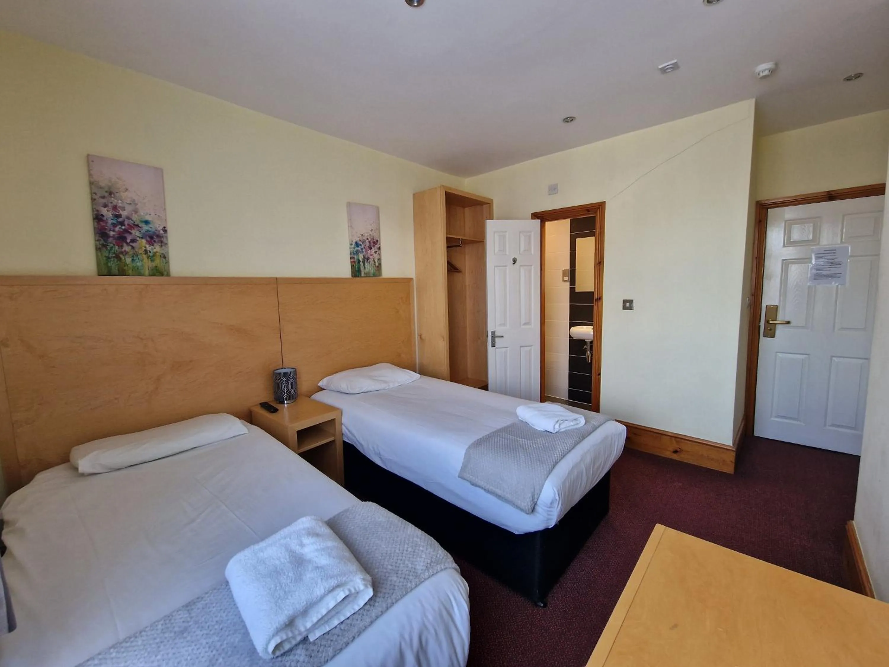 Photo of the whole room, Bed in Hotel 65