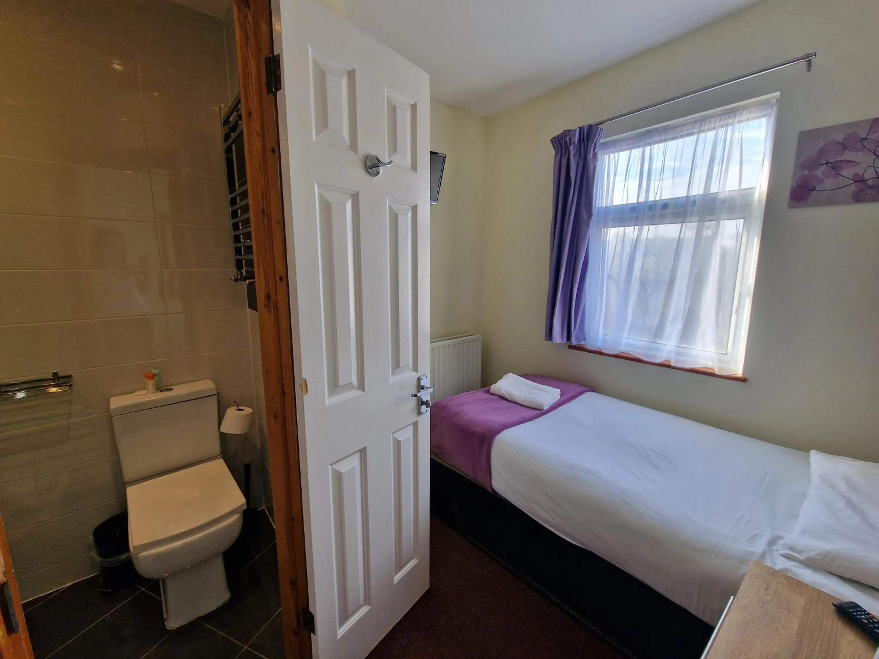 Photo of the whole room, Bed in Hotel 65