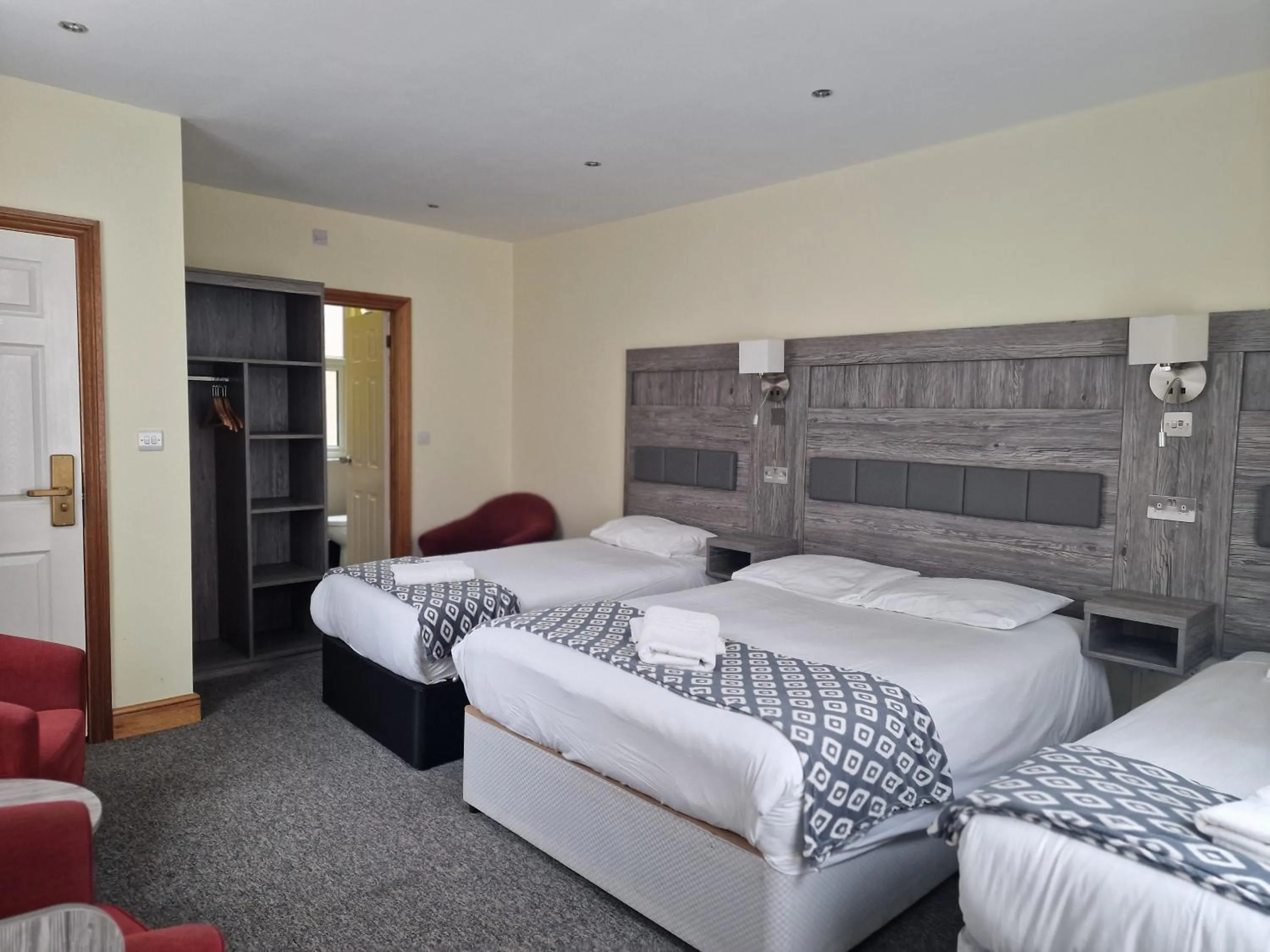 Photo of the whole room, Bed in Hotel 65