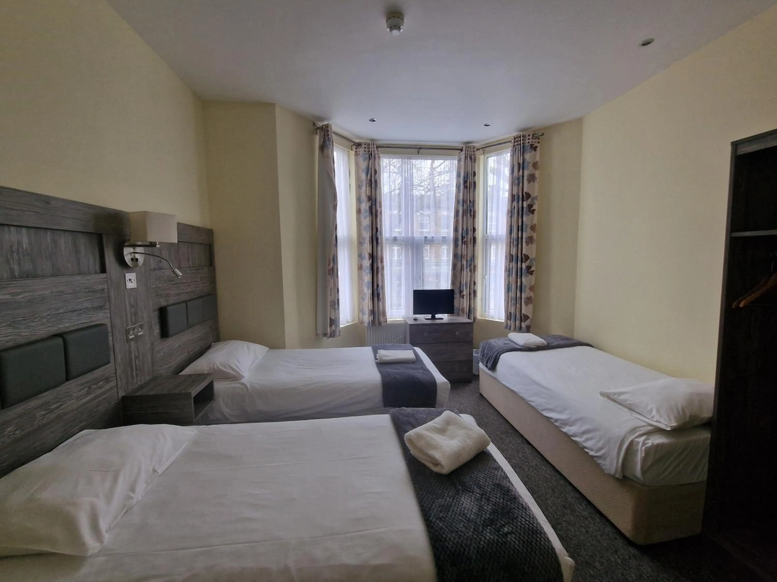 Photo of the whole room, Bed in Hotel 65