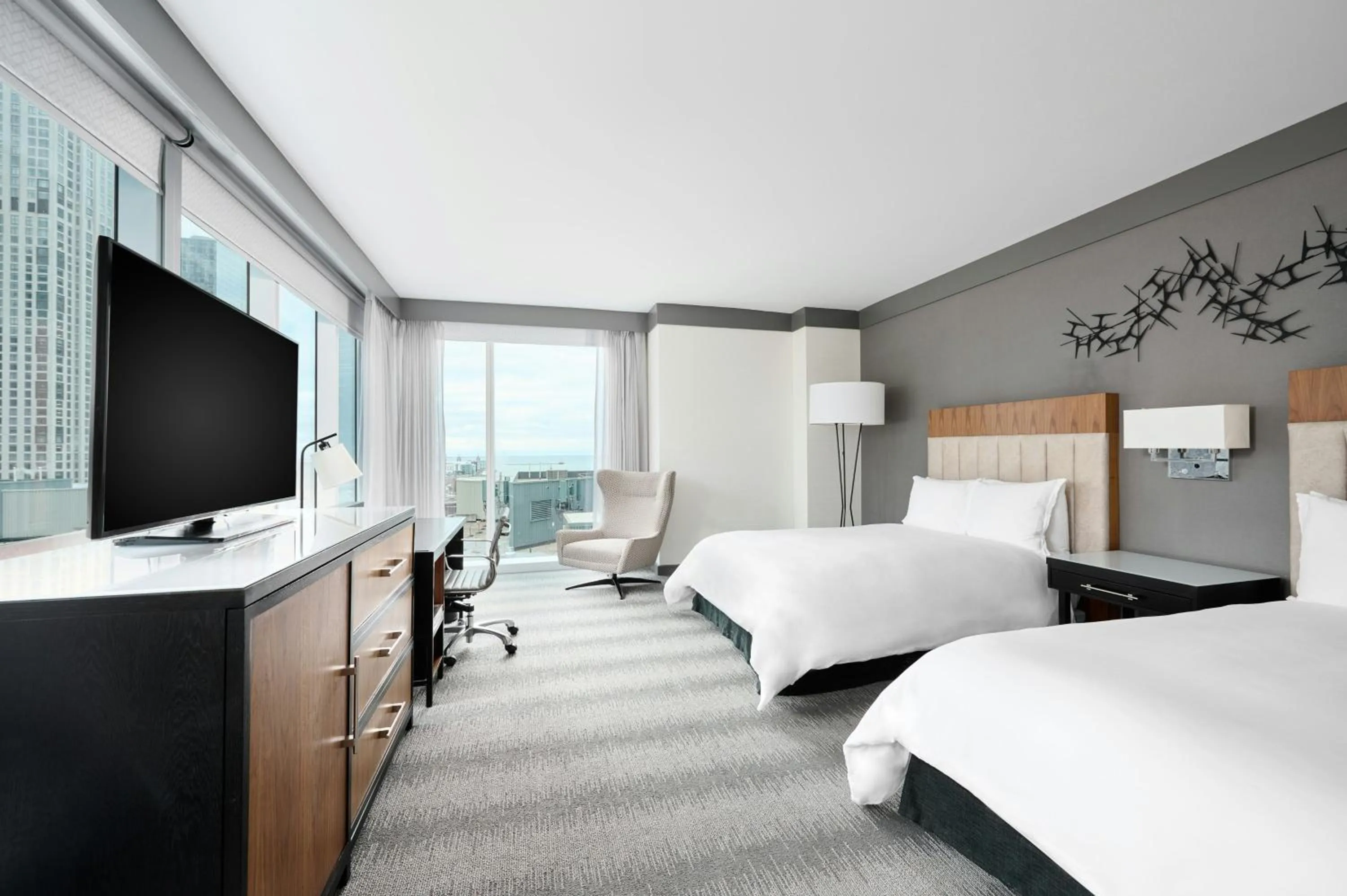 Bedroom, Bed in Loews Chicago Hotel