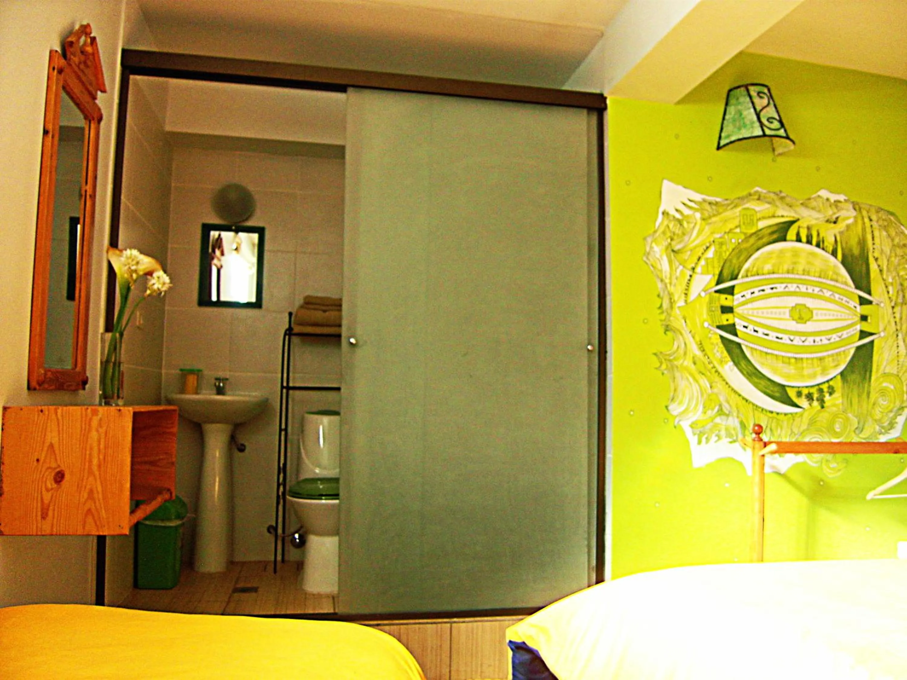 Bathroom, Bed in Anata Hostal