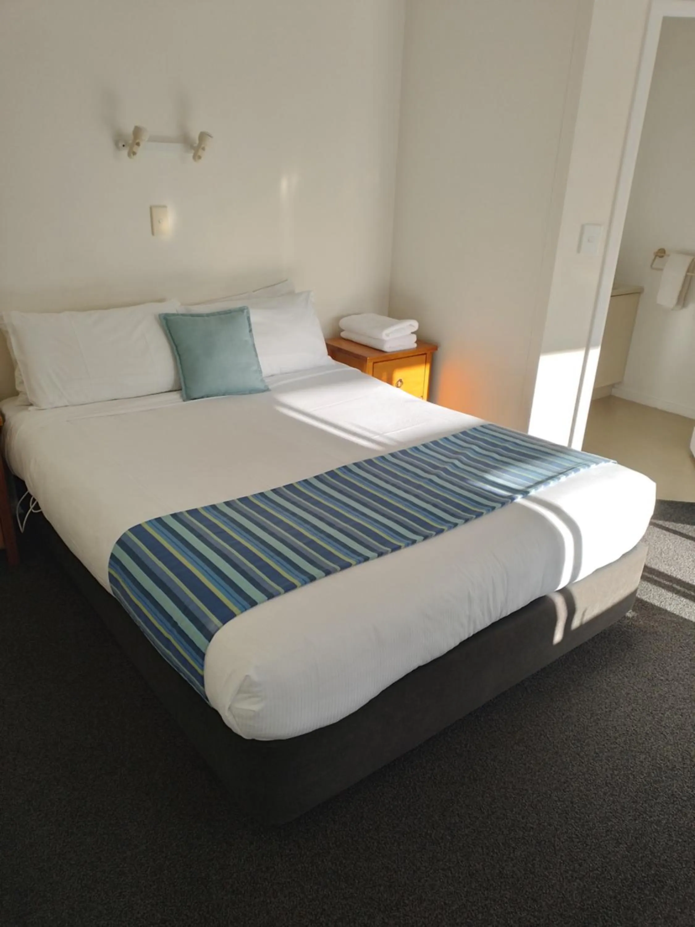 Bed in Acacia Lodge Motel