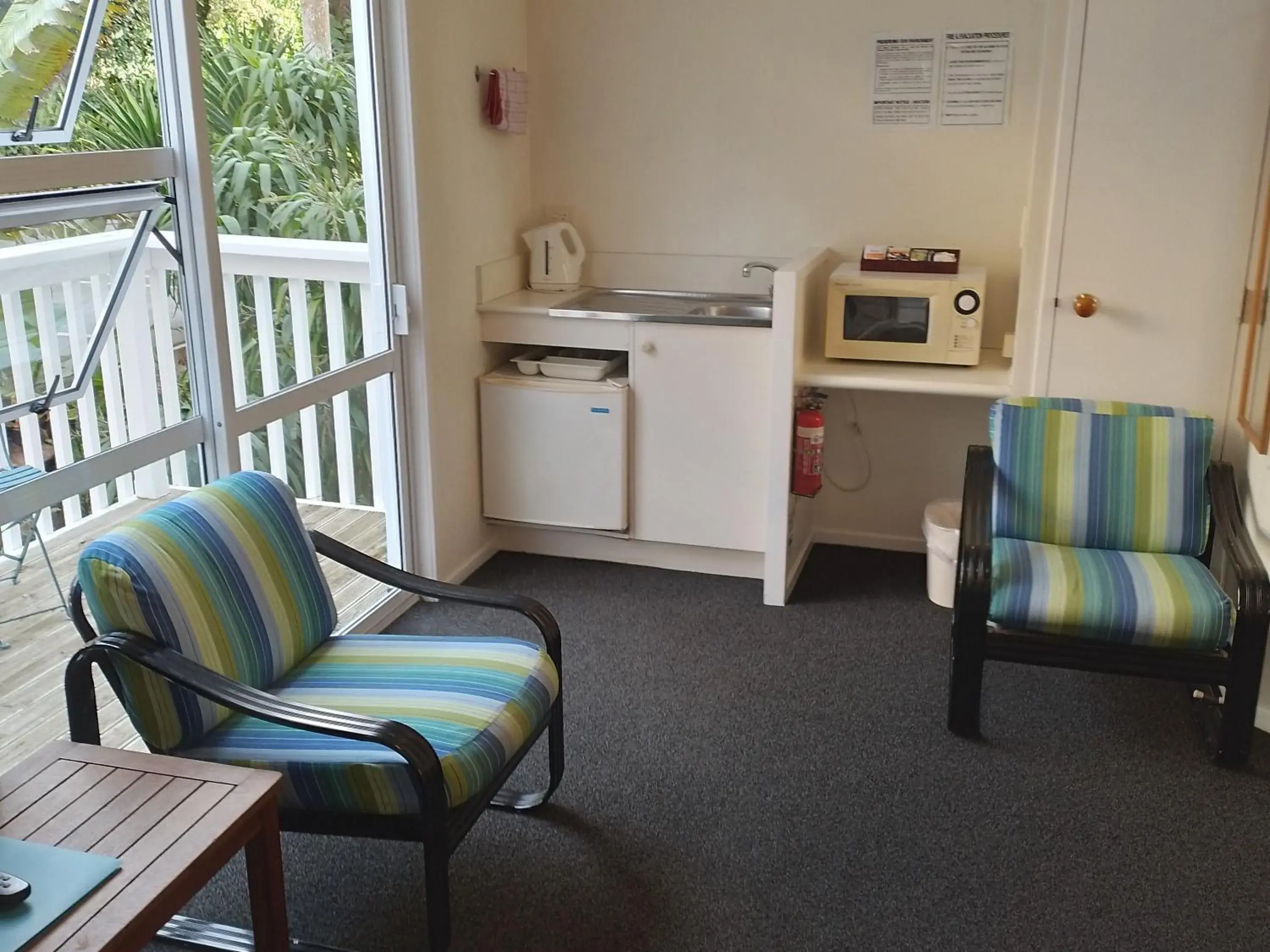 Double Room in Acacia Lodge Motel Double Room in Acacia Lodge Motel