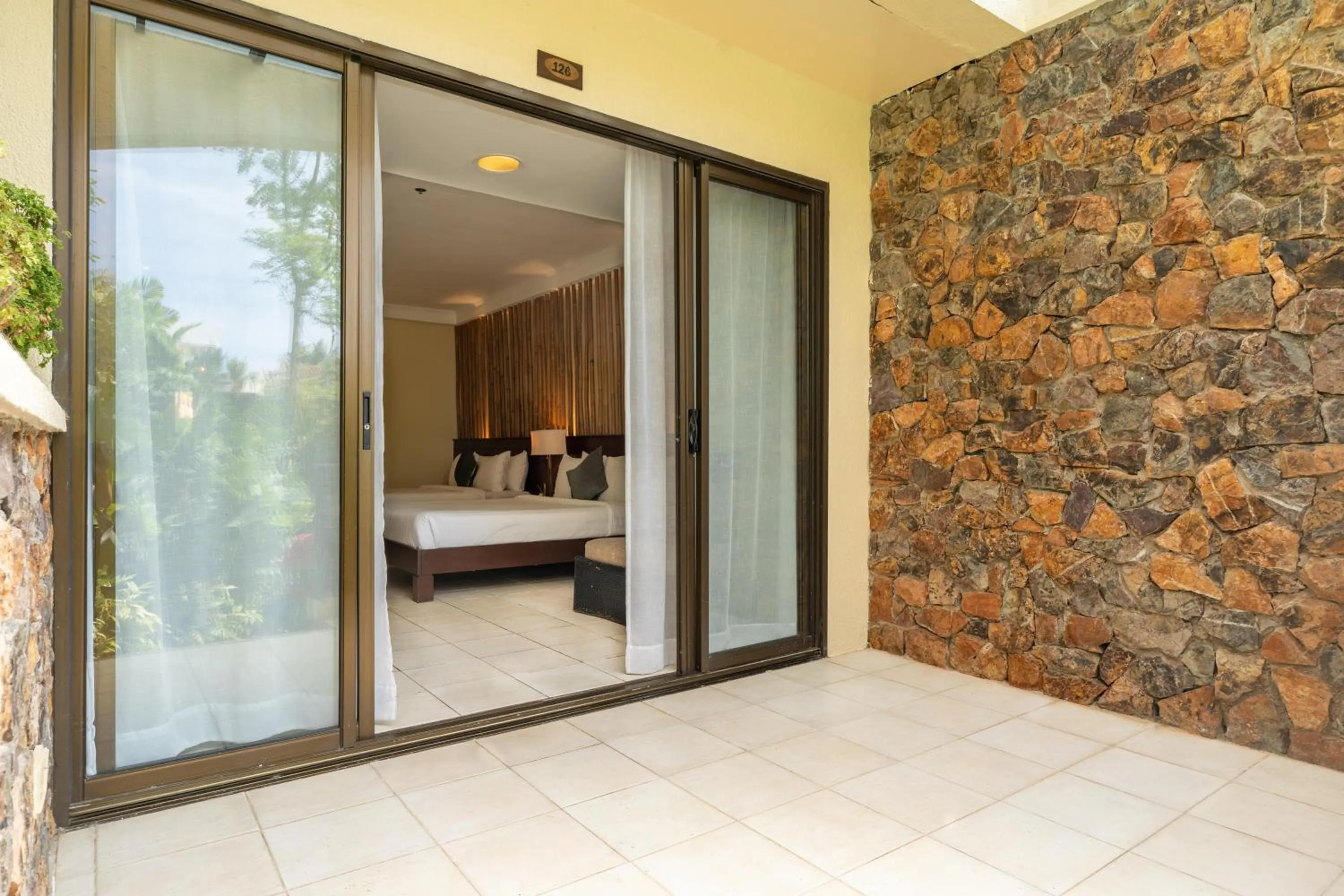 Balcony/Terrace, Bed in Le Soleil de Boracay Hotel