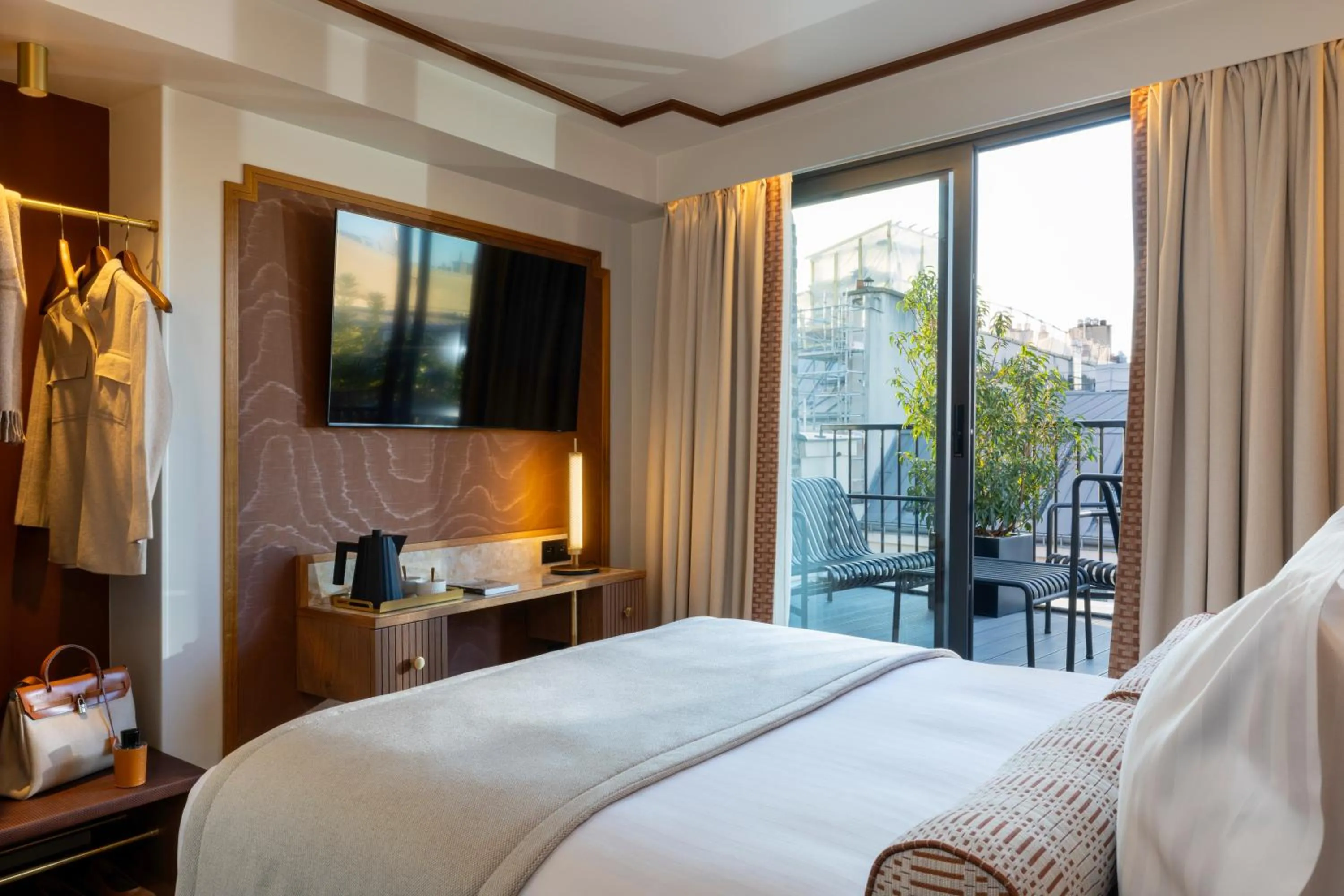 TV and multimedia, Bed in Hôtel Filigrane & Spa