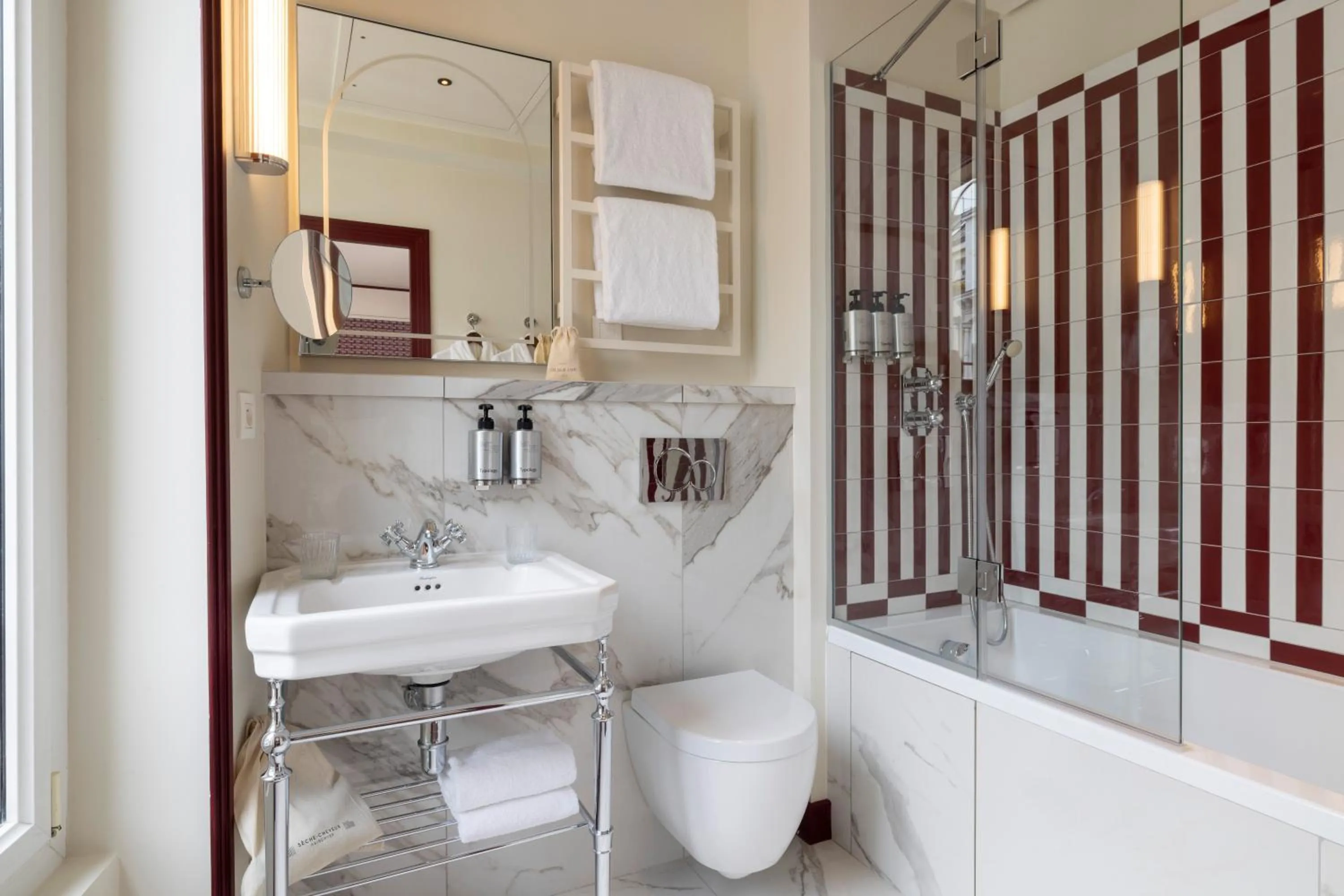 Toilet in Hôtel Filigrane & Spa