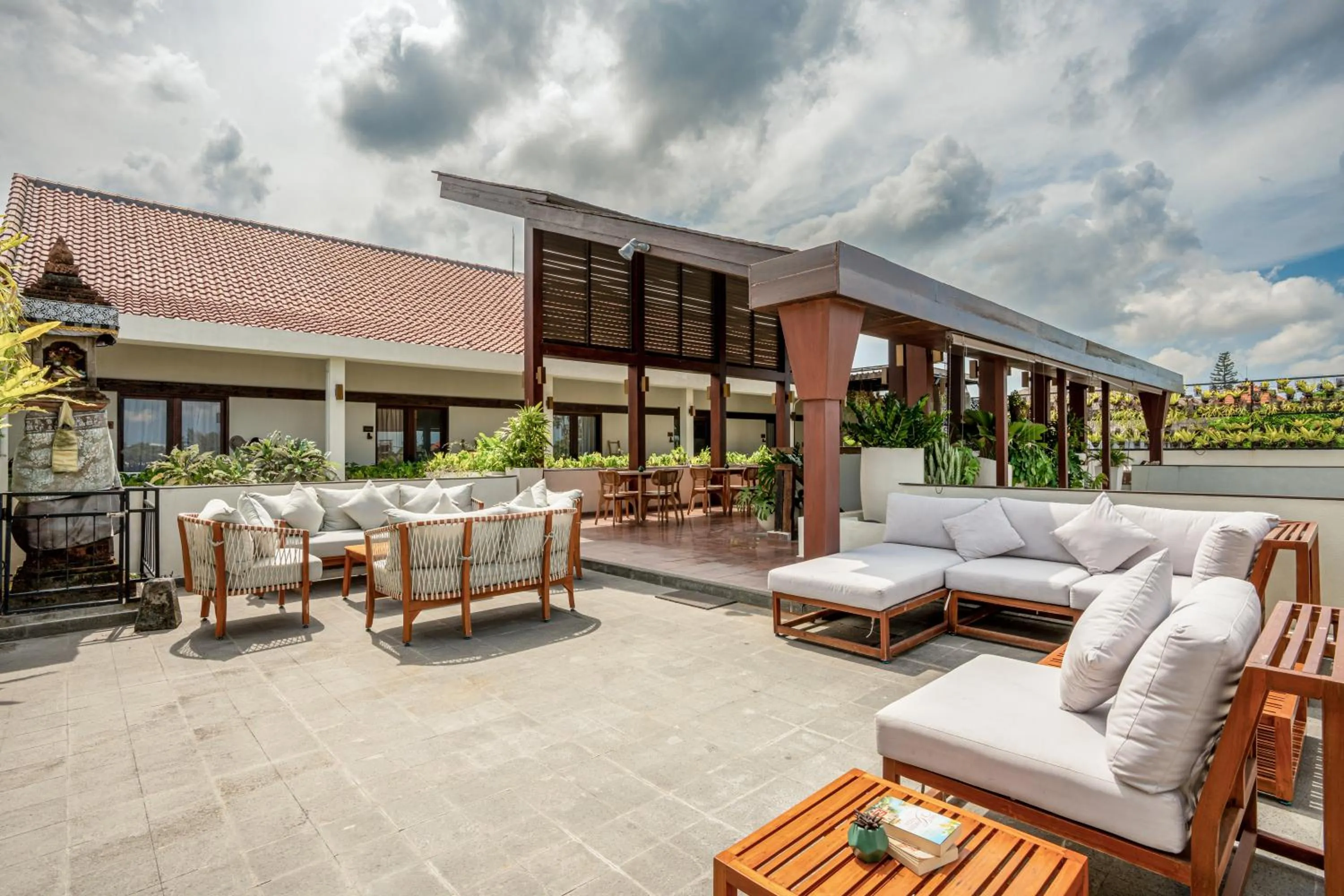 Restaurant/places to eat in Sedasa Lodge