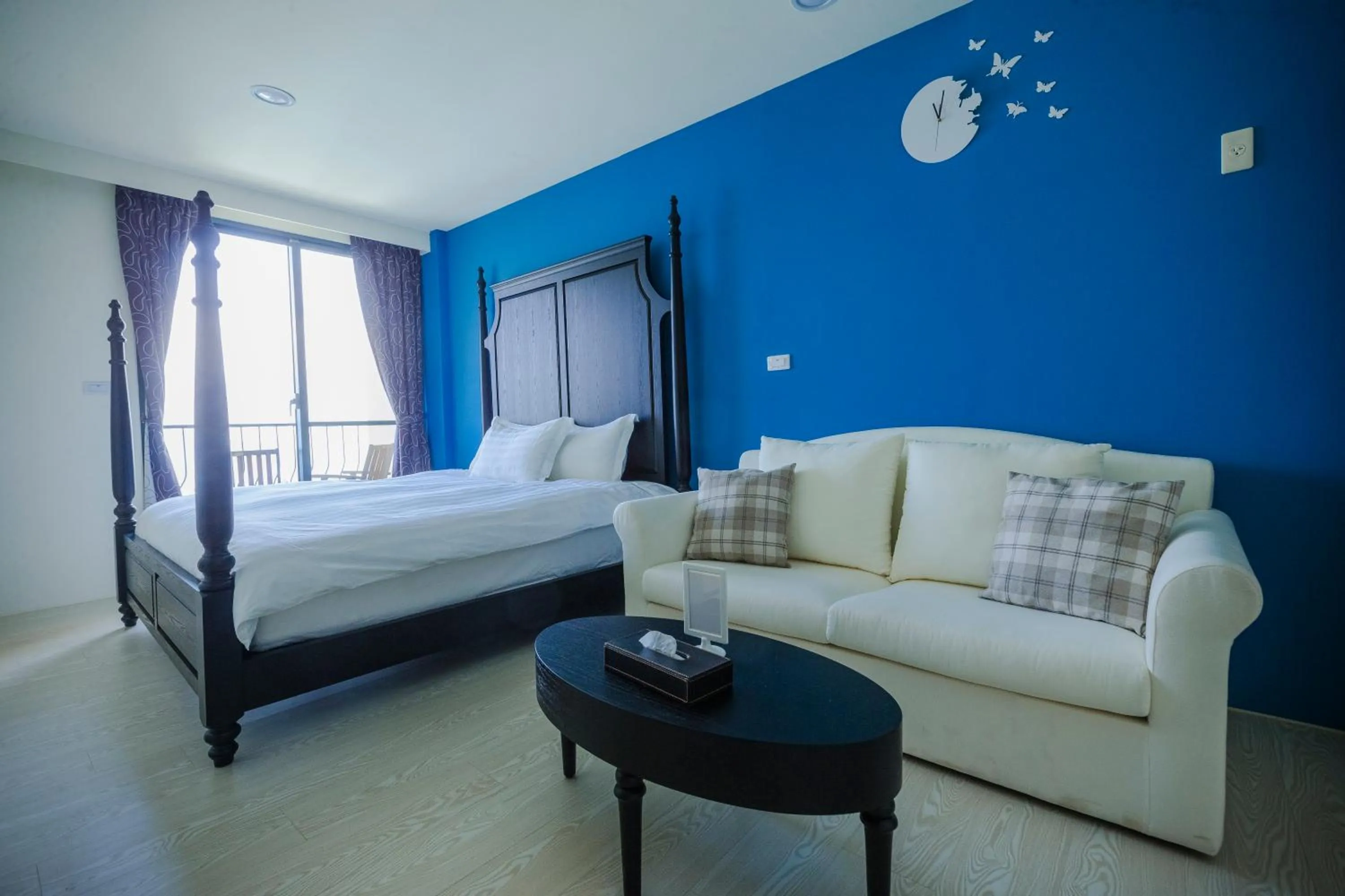 Bedroom, Bed in Le Retour Du Printemps Villa