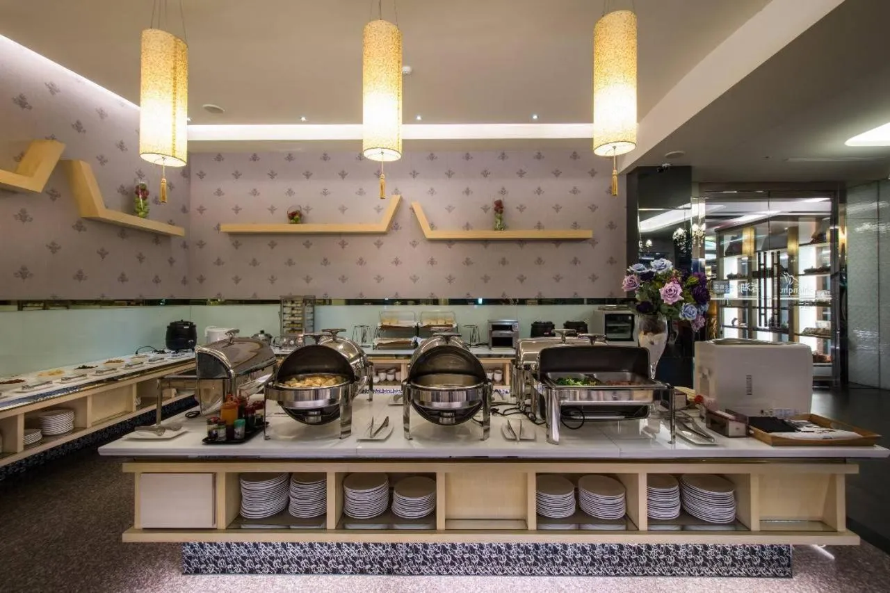 Buffet breakfast in Shianghu Boutique Hotel