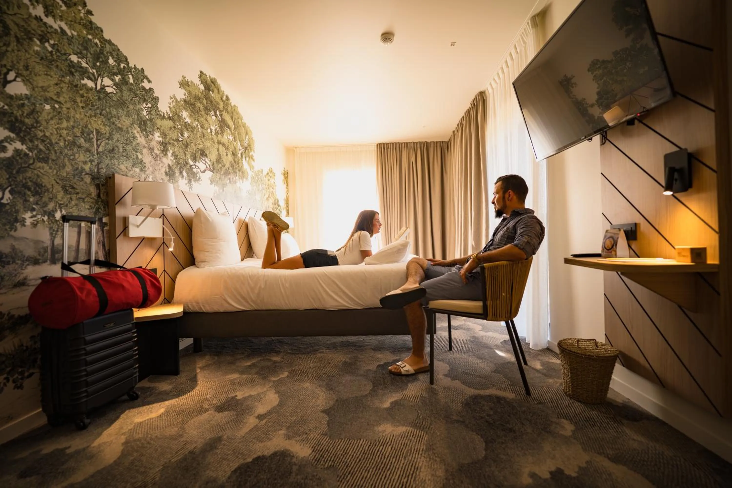 Photo of the whole room, Bed in Bô Hôtels Ambronay