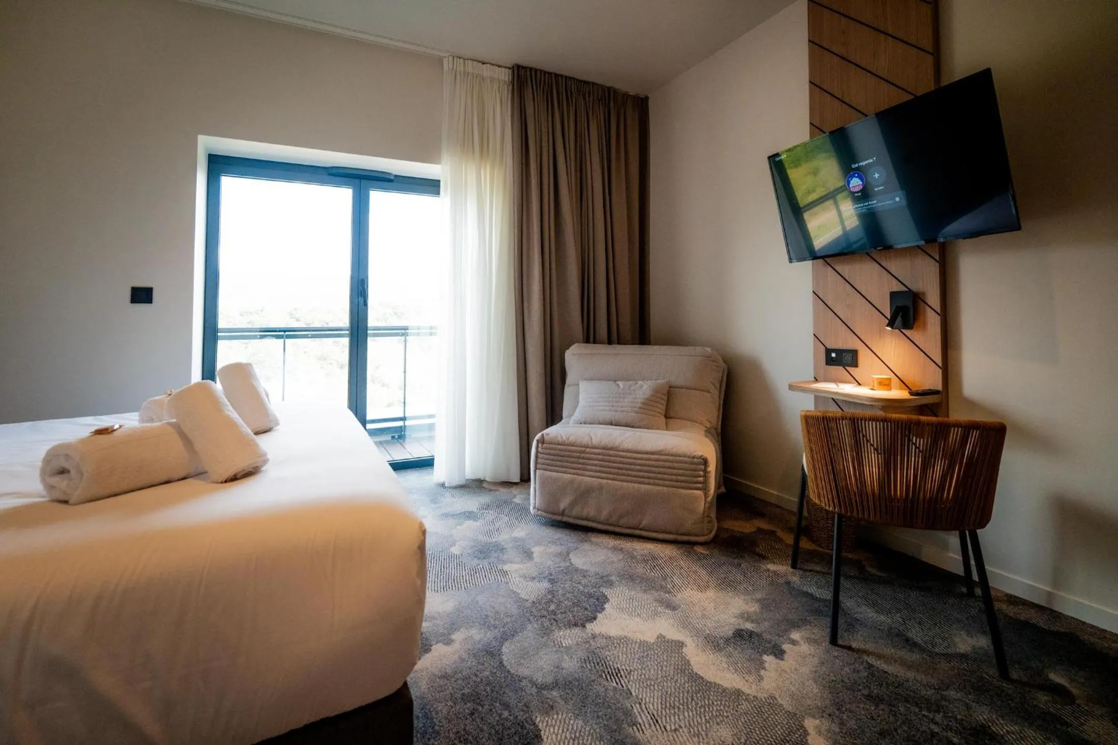 Bedroom, Bed in Bô Hôtels Ambronay