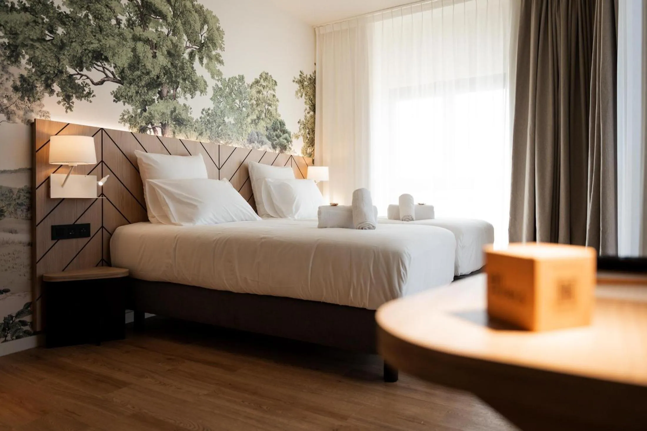 Photo of the whole room, Bed in Bô Hôtels Ambronay