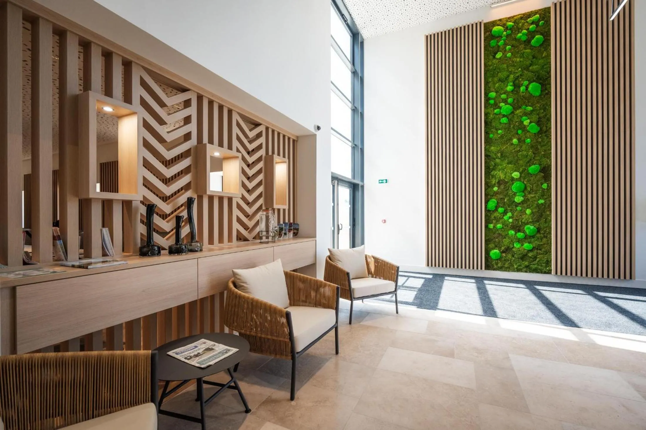 Lobby or reception in Bô Hôtels Ambronay