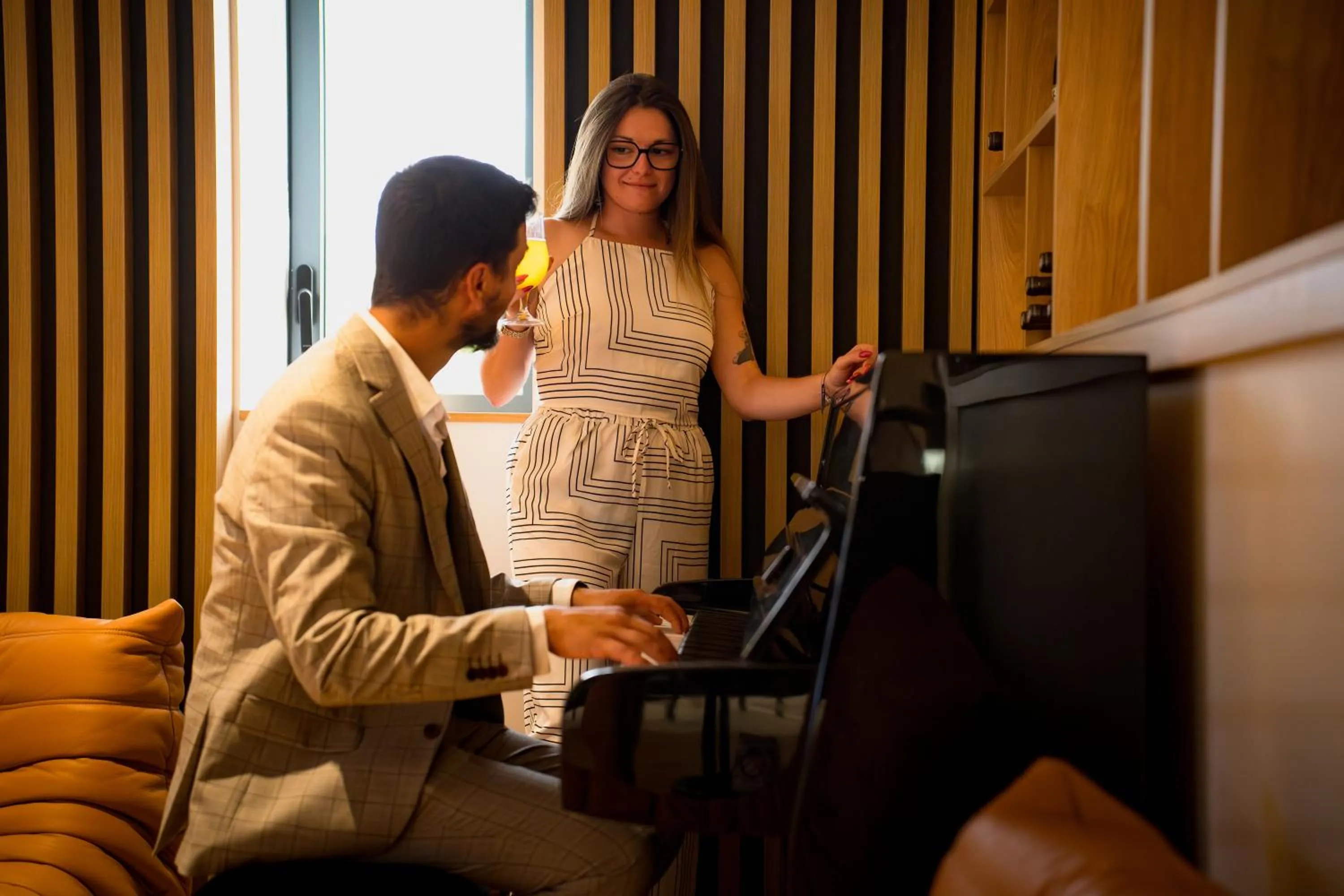 Lounge or bar in Bô Hôtels Ambronay