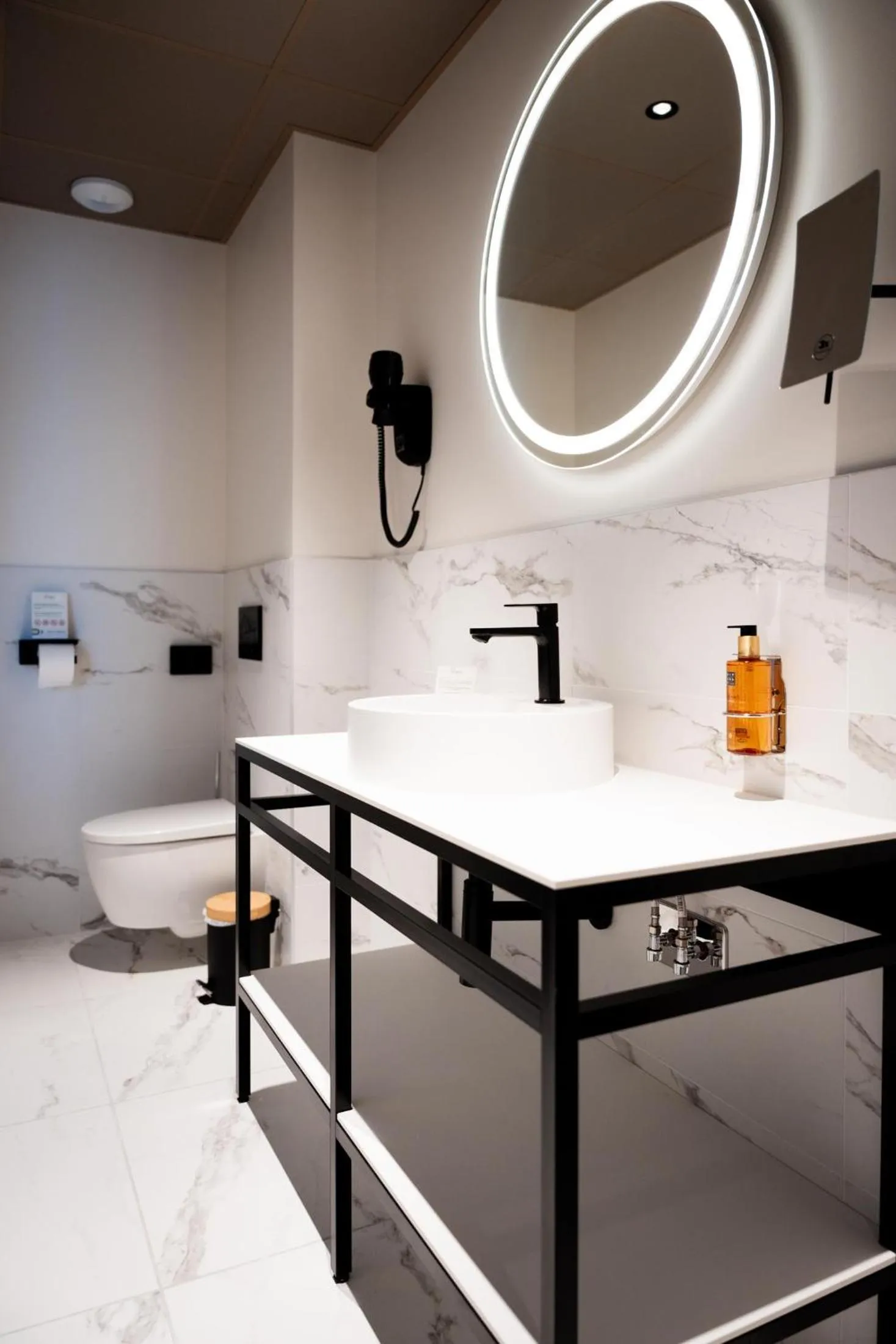 Bathroom in Bô Hôtels Ambronay