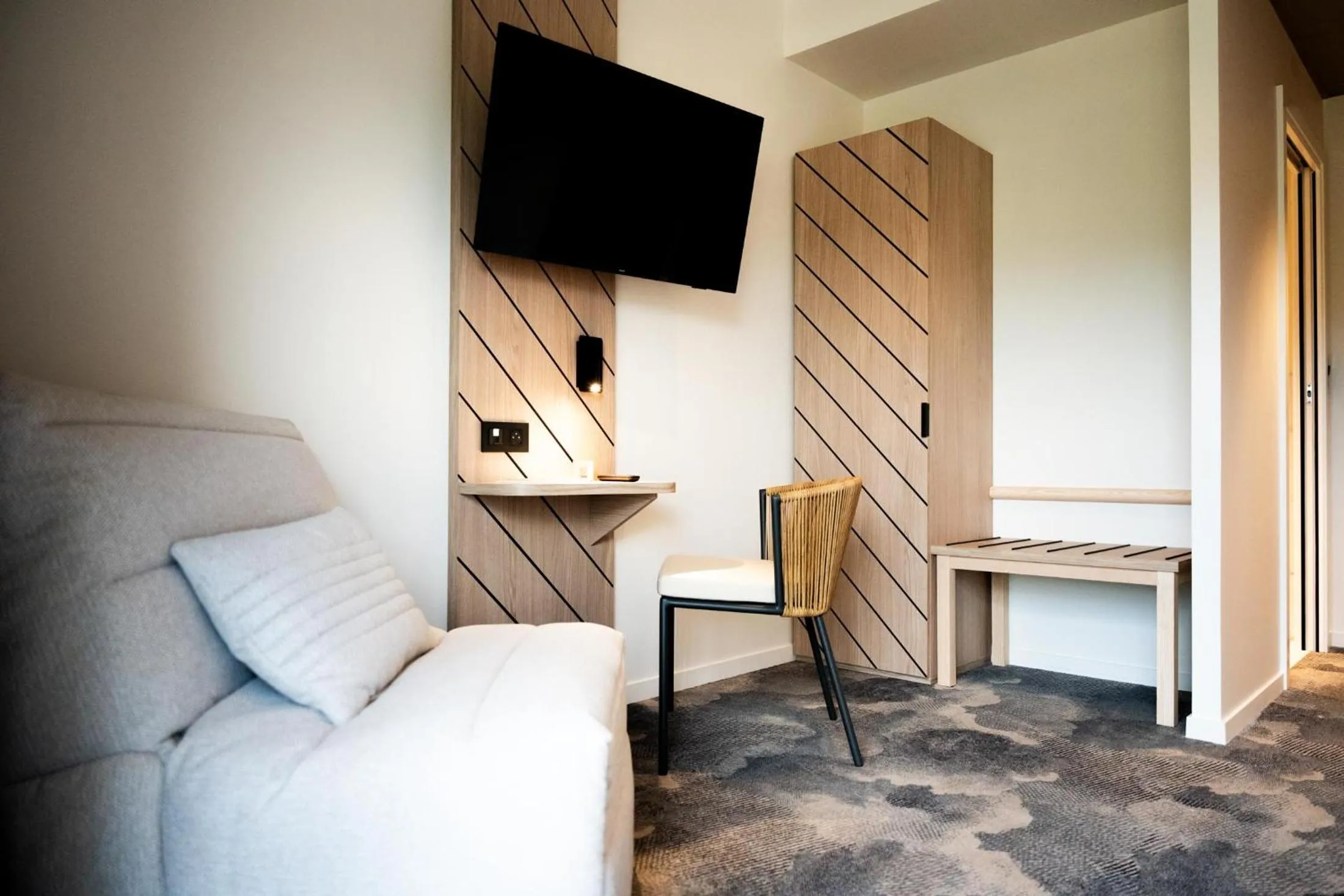 Bedroom in Bô Hôtels Ambronay