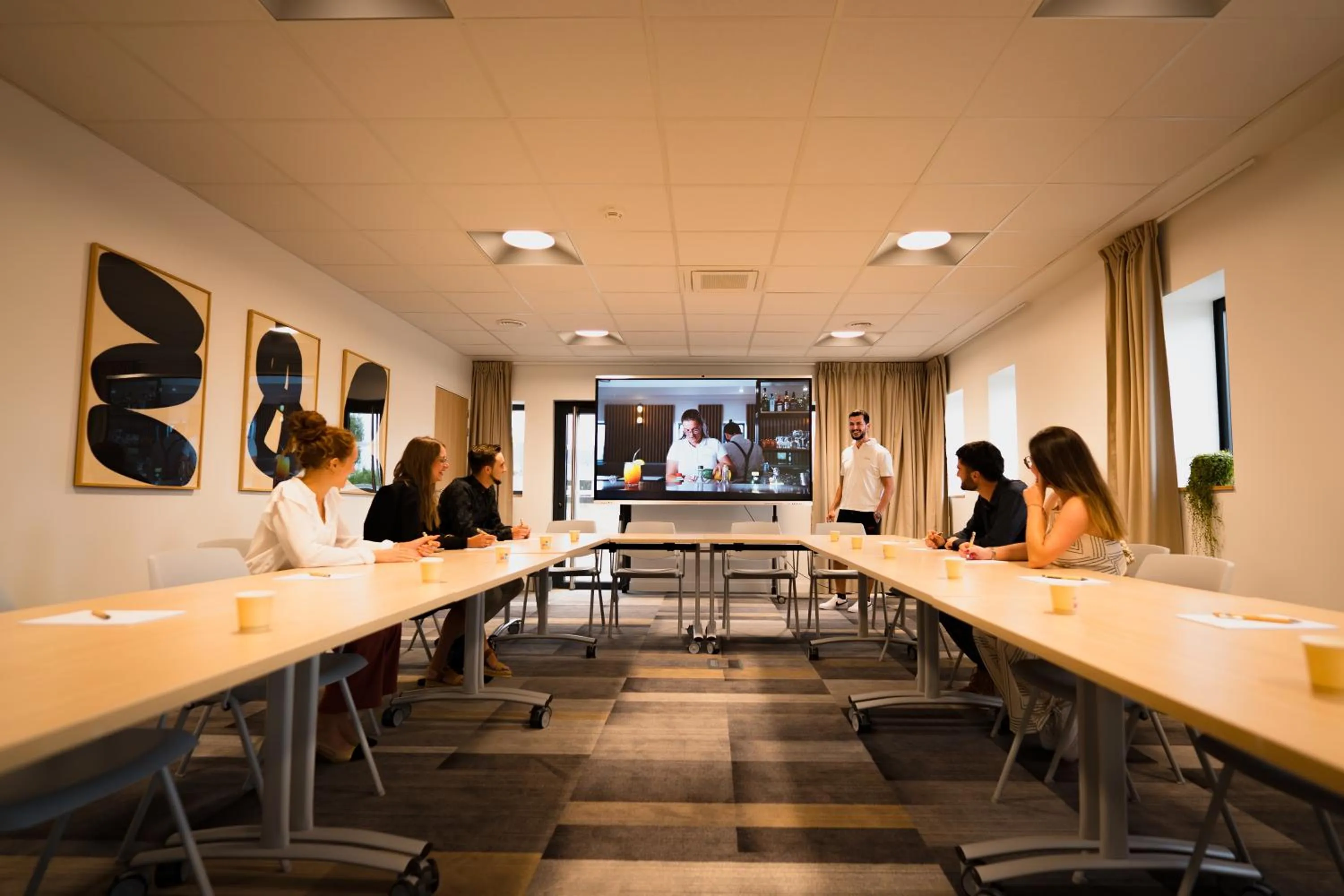 Meeting/conference room in Bô Hôtels Ambronay