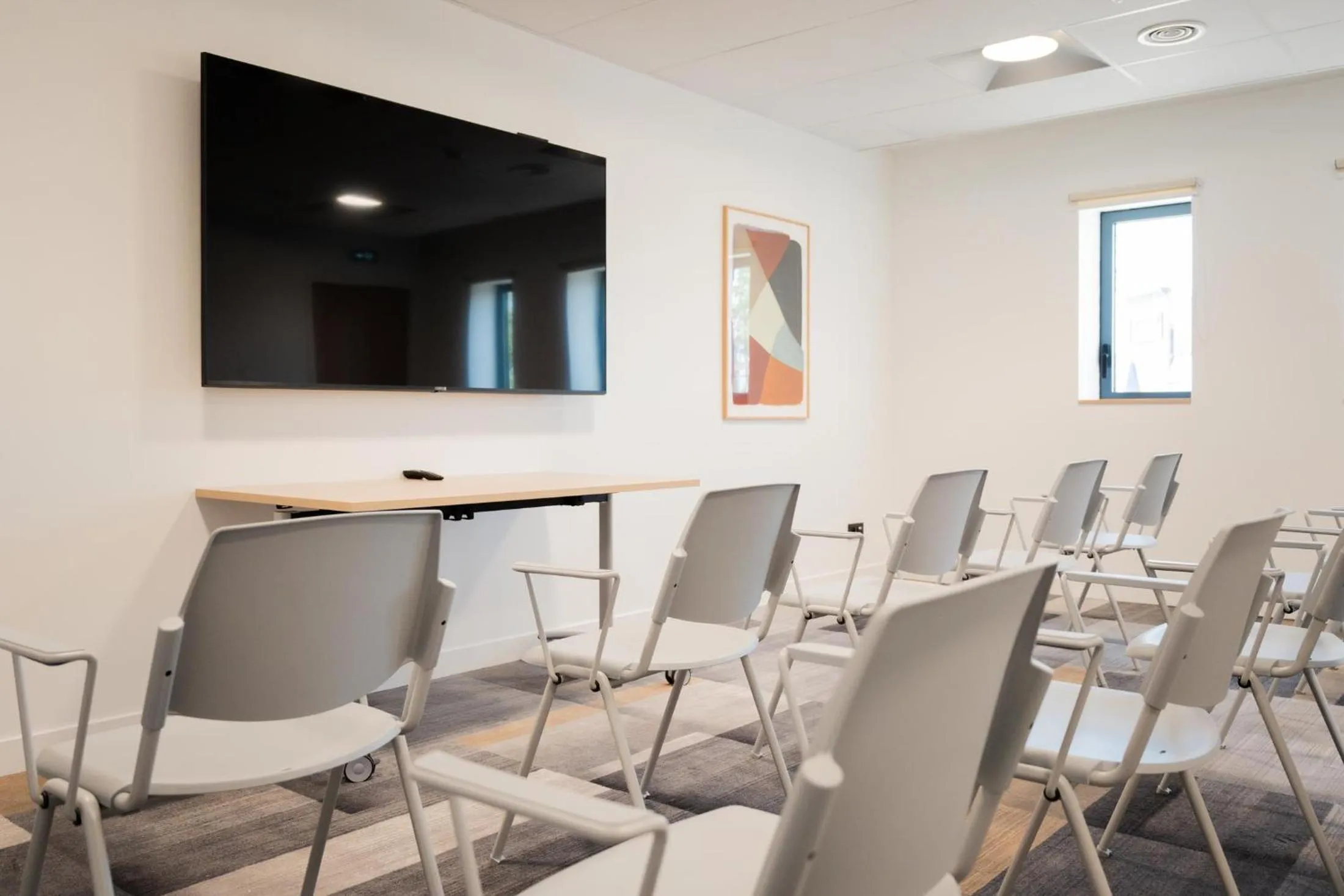 Meeting/conference room in Bô Hôtels Ambronay