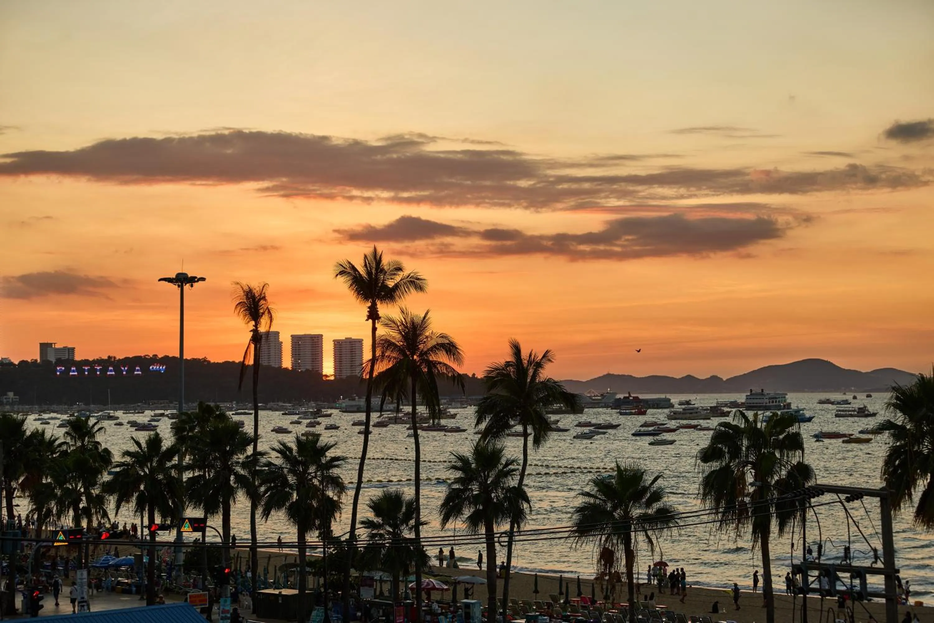 Beach in The Weekend Pattaya (Tweet Tweet Nest Pattaya)