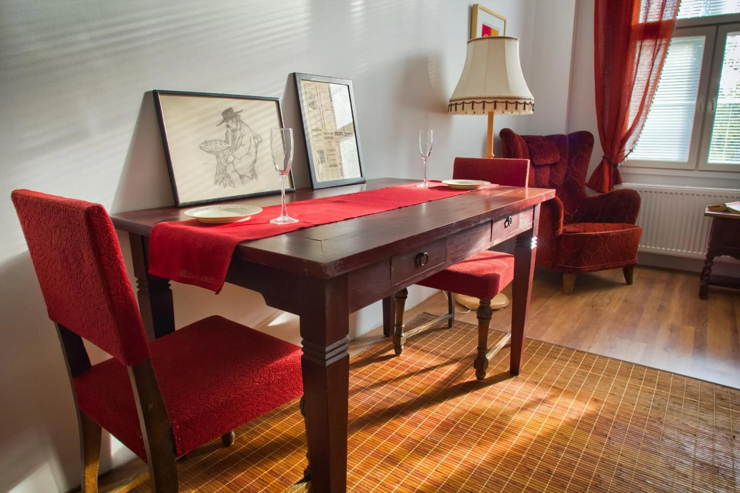 Photo of the whole room in Salpalinjan Hovi