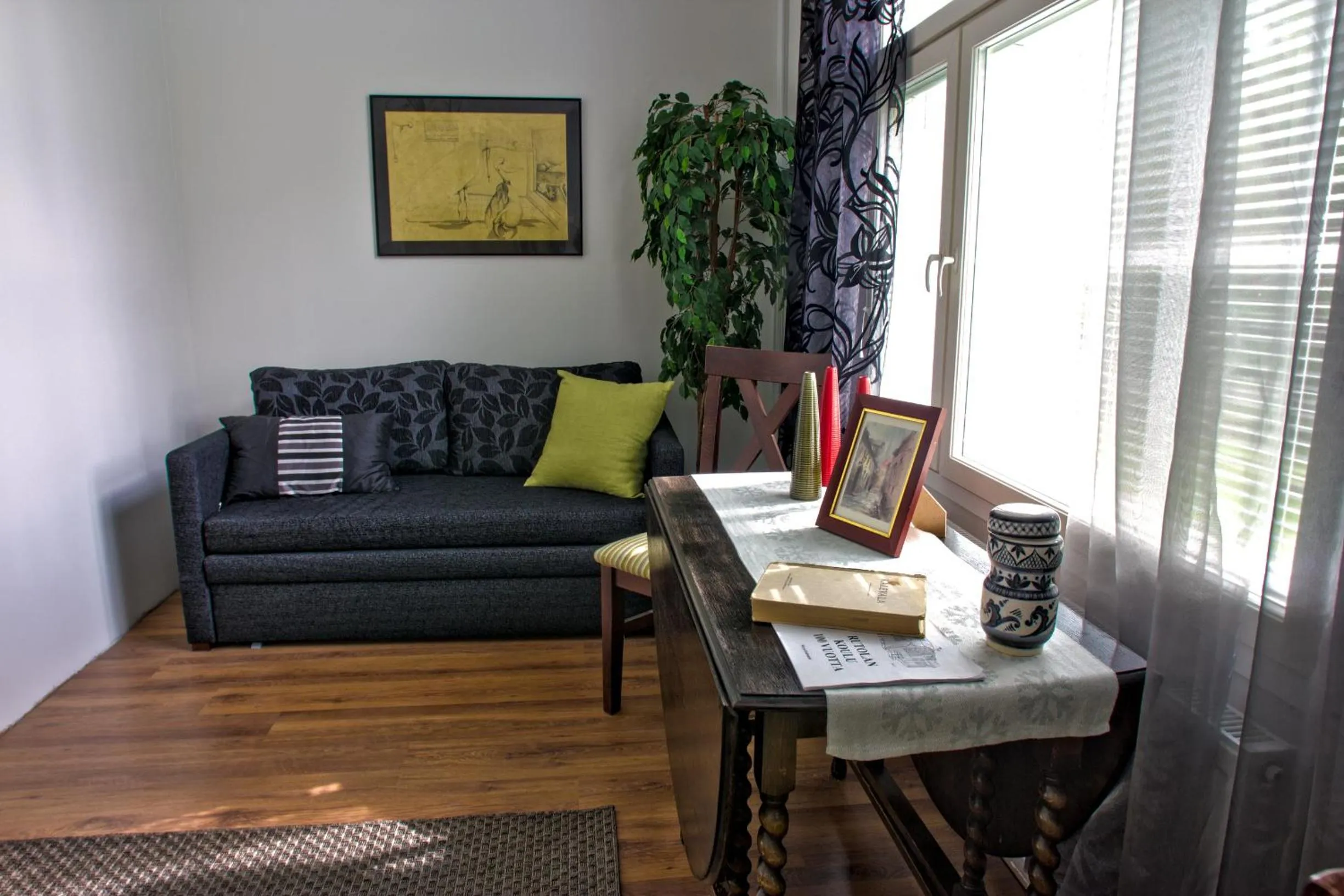 Photo of the whole room in Salpalinjan Hovi