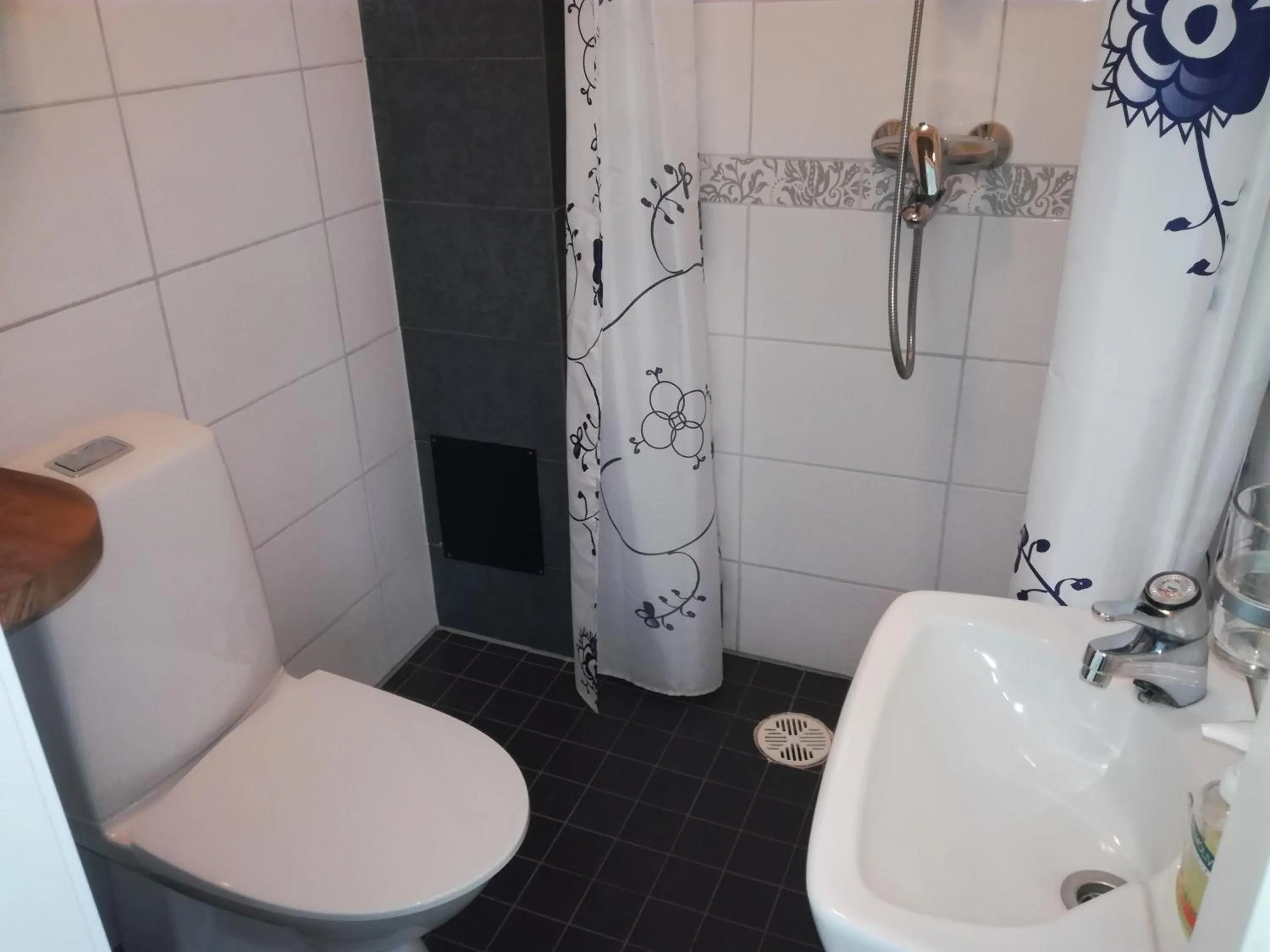 Bathroom in Salpalinjan Hovi