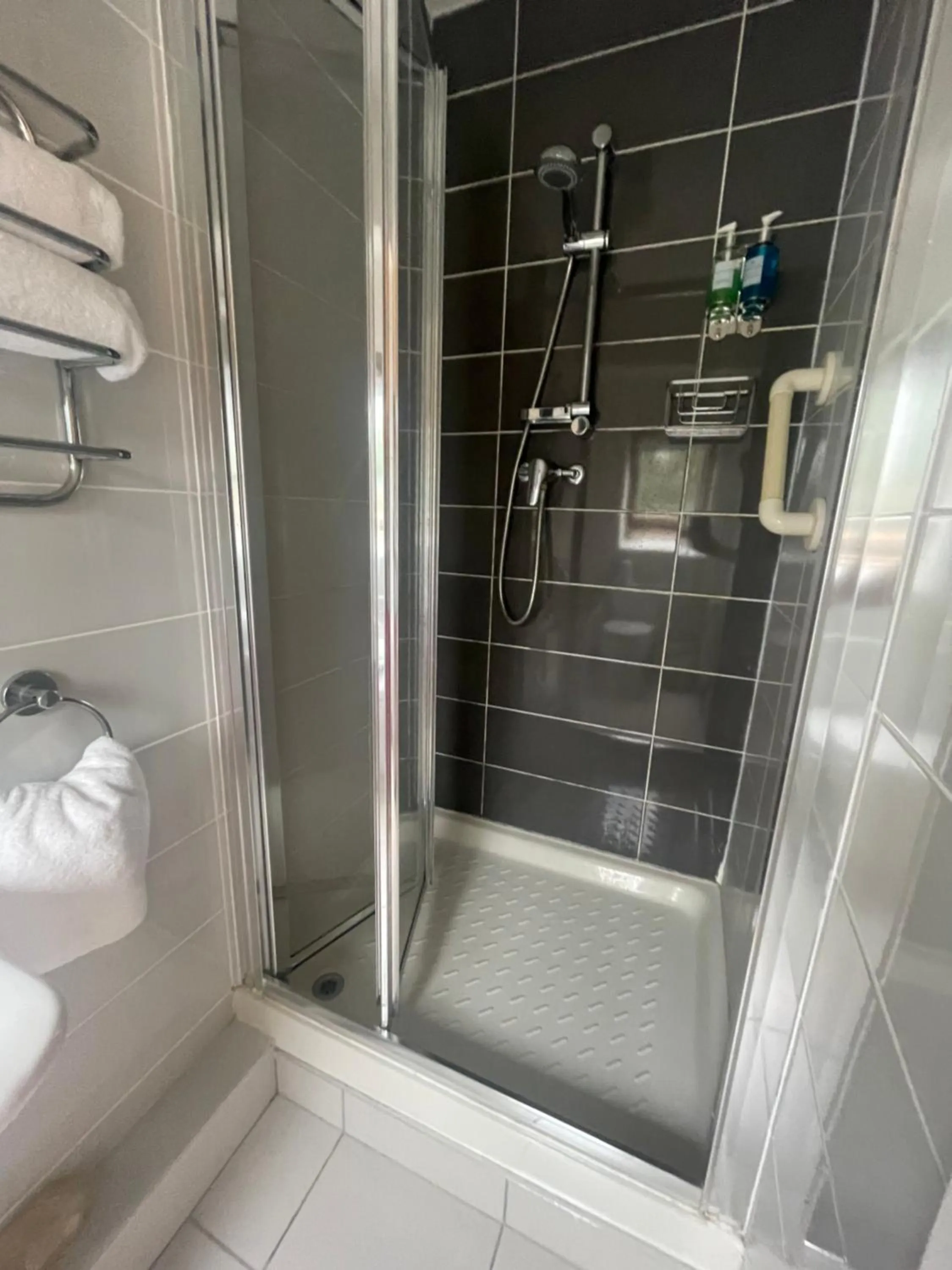 Shower in Beechwood House Accommodation