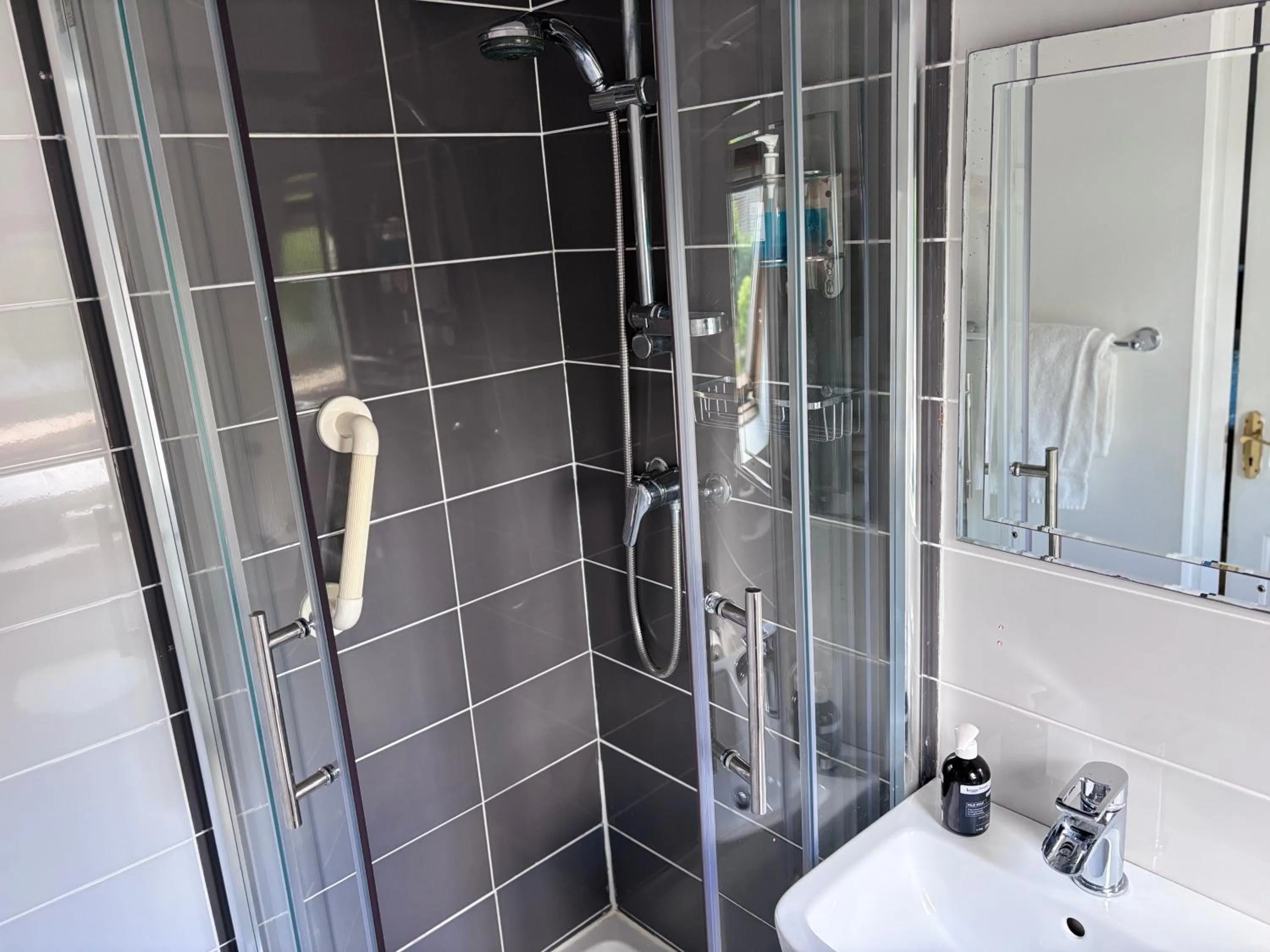 Shower in Beechwood House Accommodation