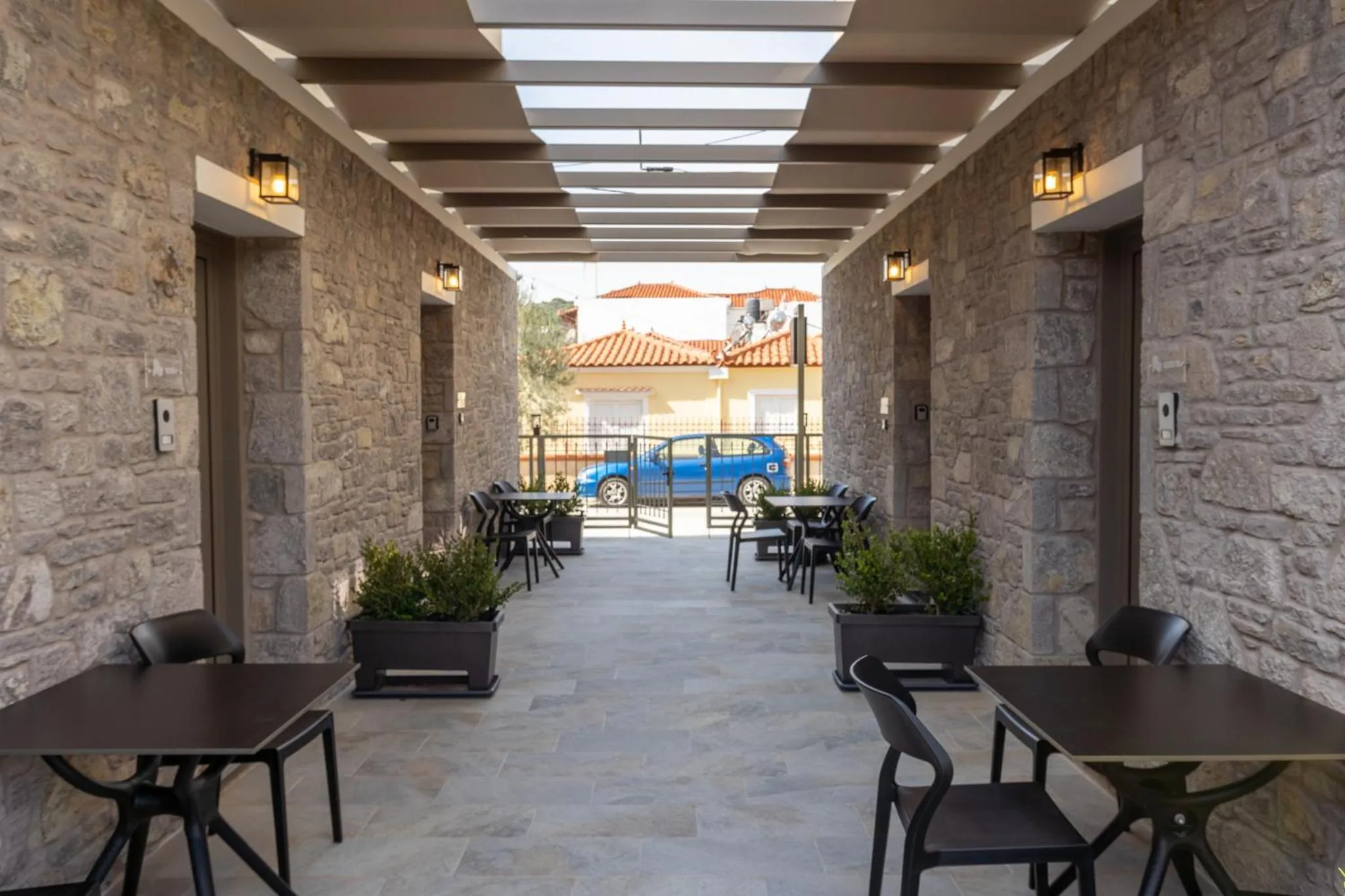 Facade/entrance in Akti Vigla Apartments