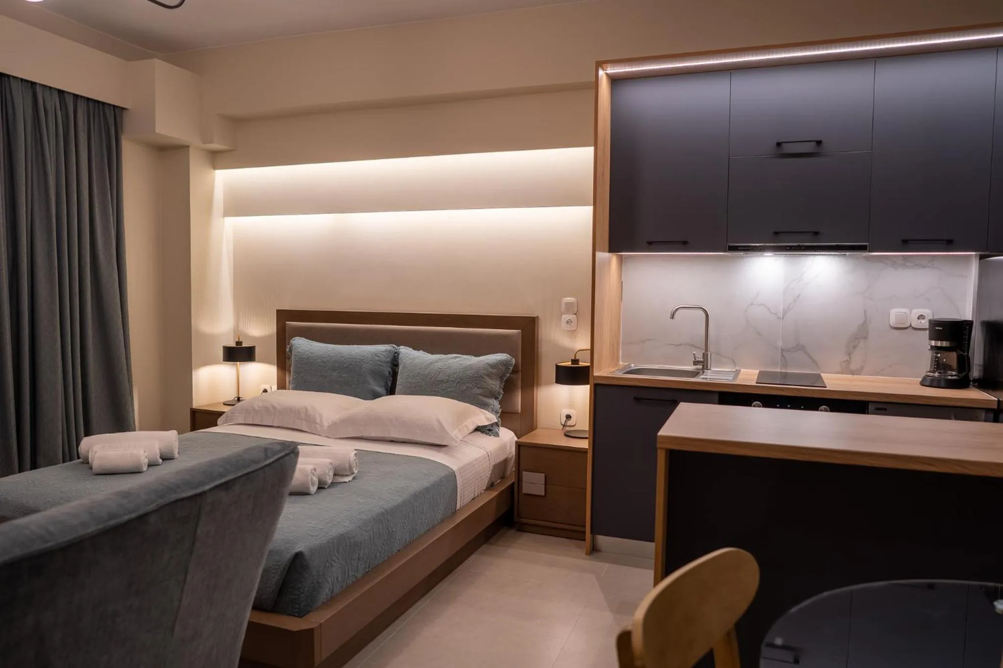 Bed in Akti Vigla Apartments