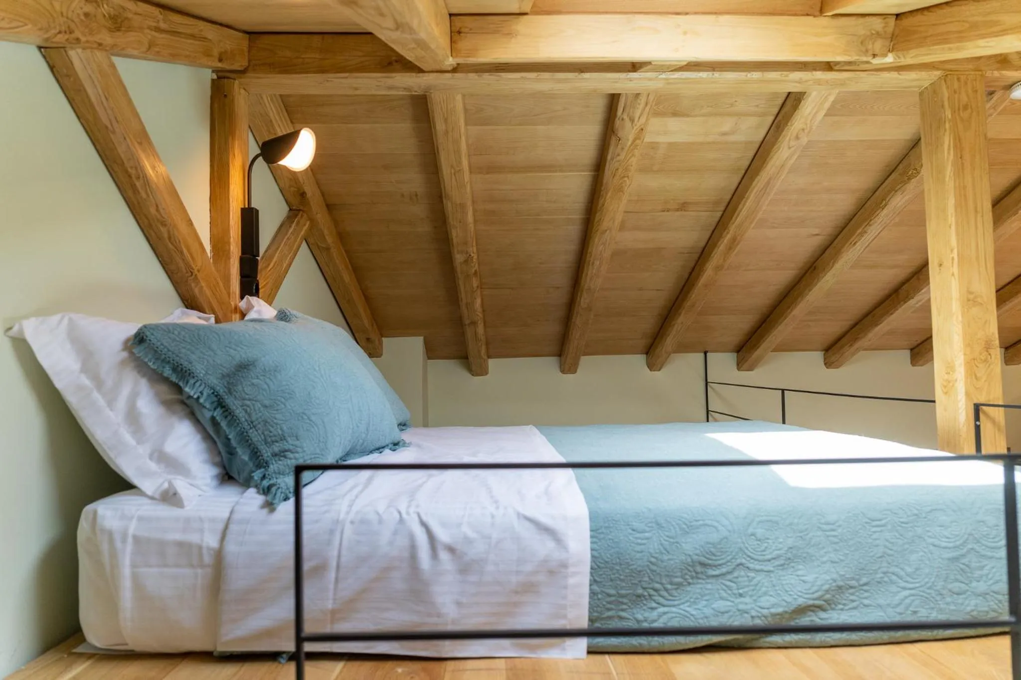 Bed in Akti Vigla Apartments