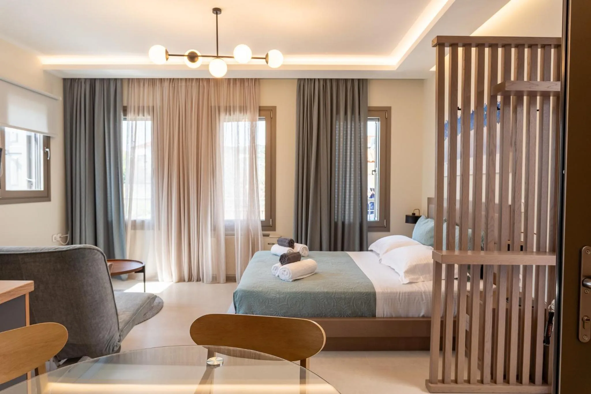 Bed in Akti Vigla Apartments