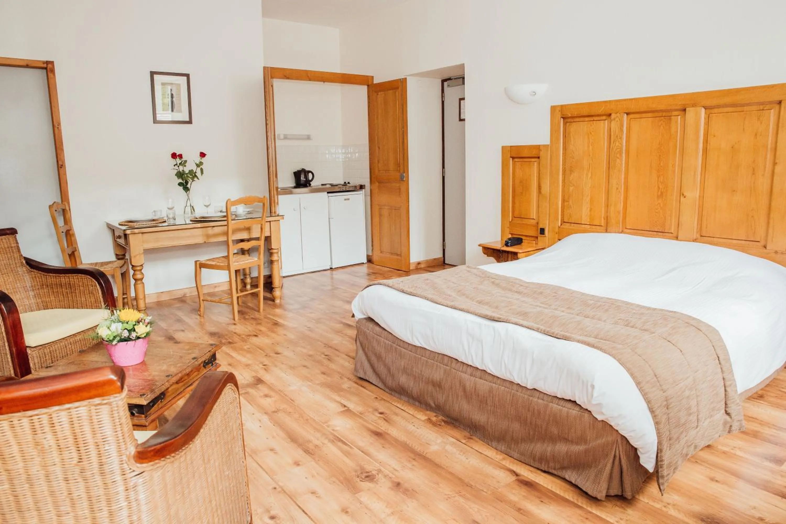 Coffee/tea facilities, Bed in Appart Hotel Charles Sander