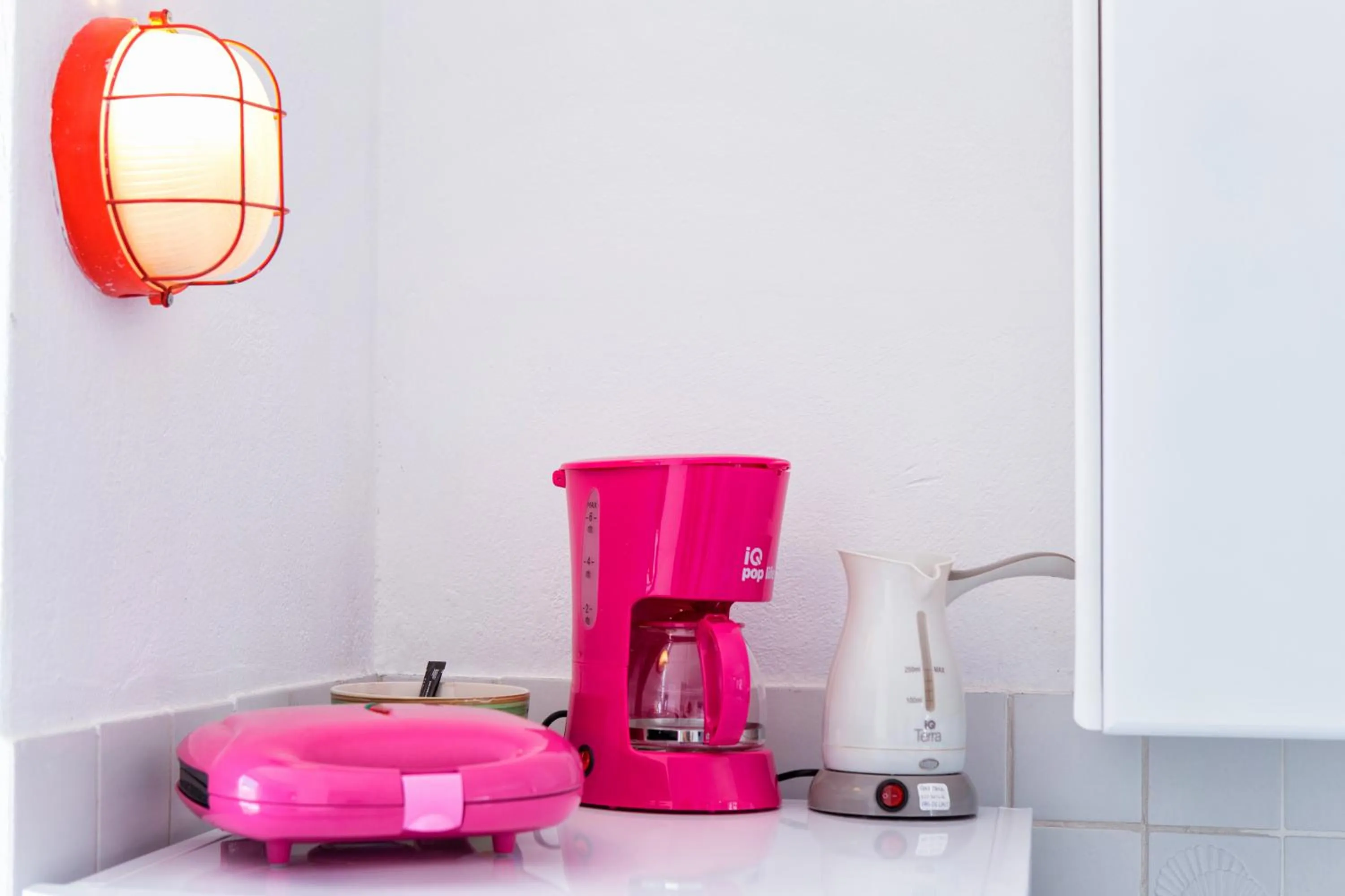 Coffee/tea facilities in Fivos Apartments