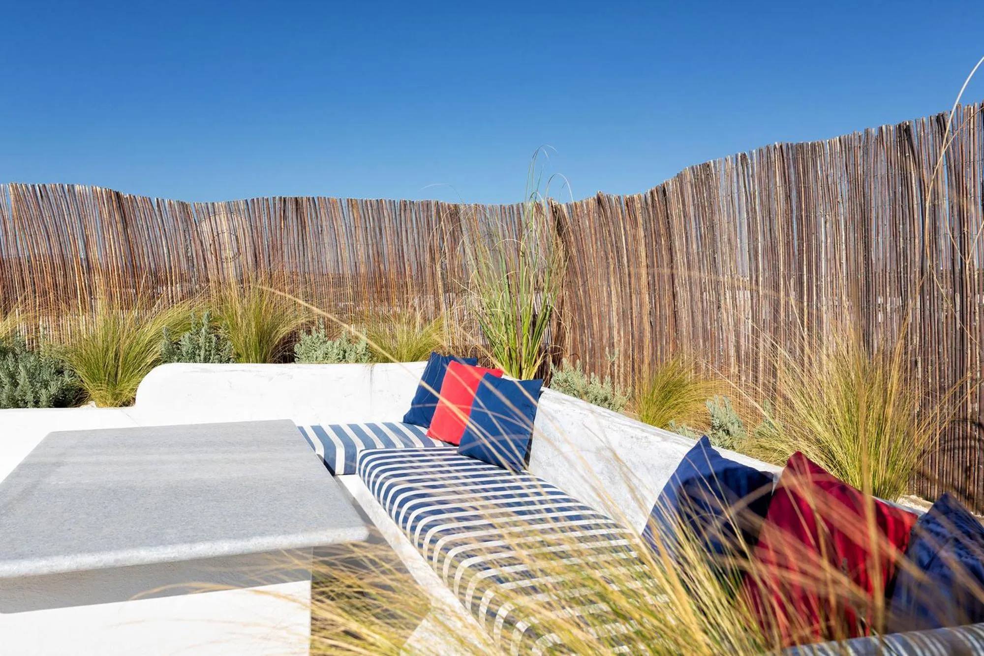 Area and facilities in Fivos Apartments