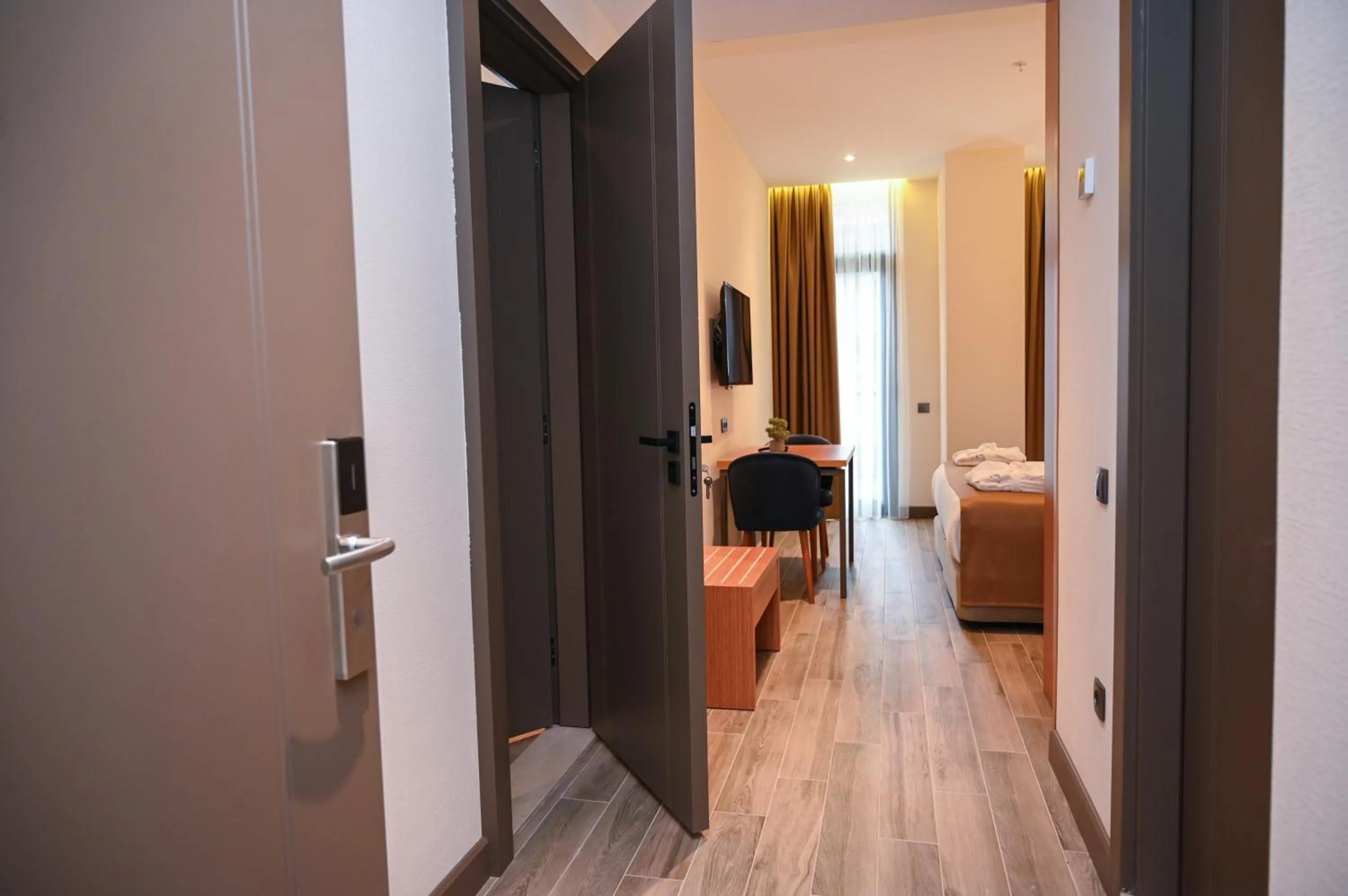 City view, Bed in New Wave Apart-Hotel