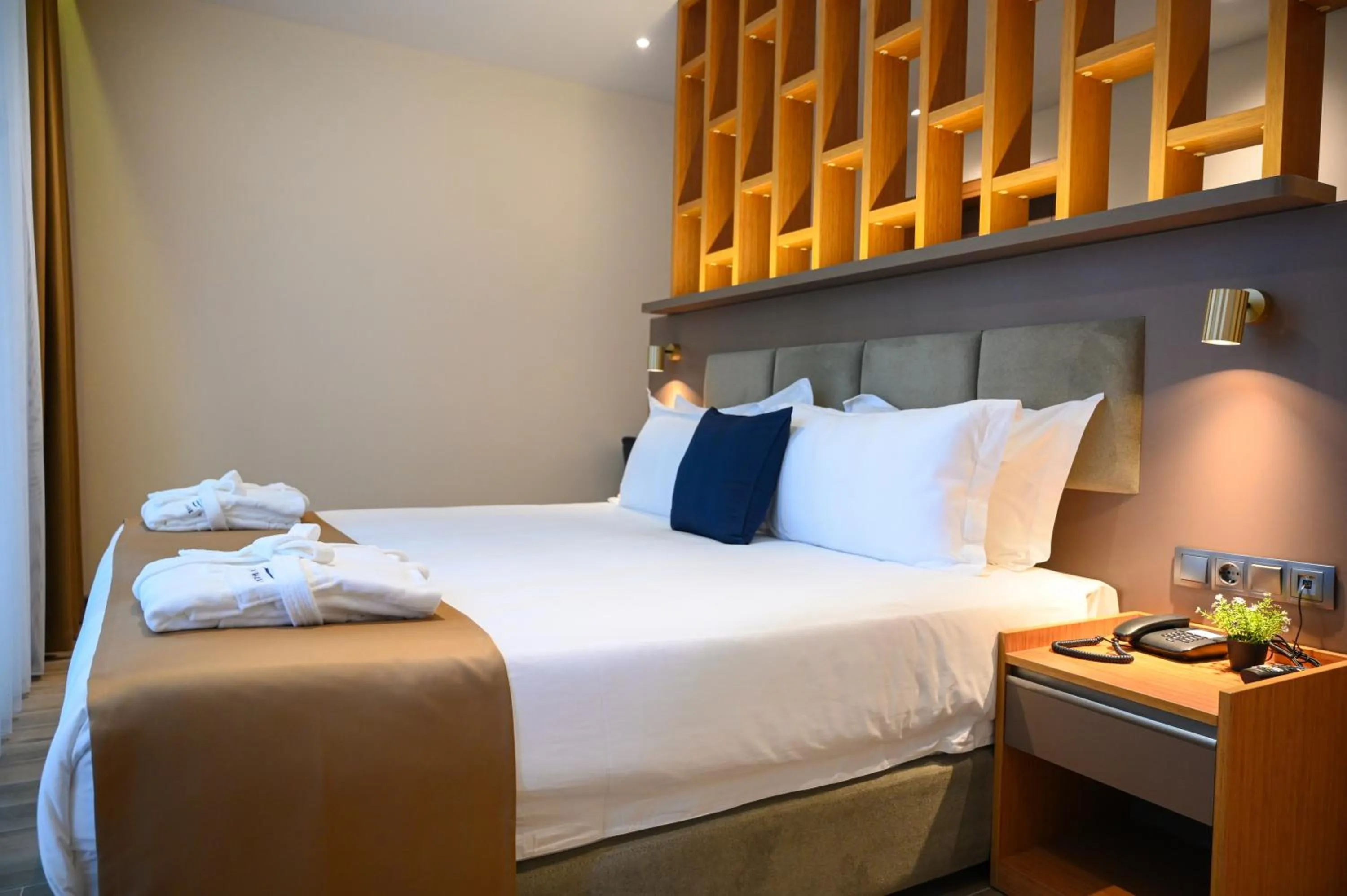 City view, Bed in New Wave Apart-Hotel