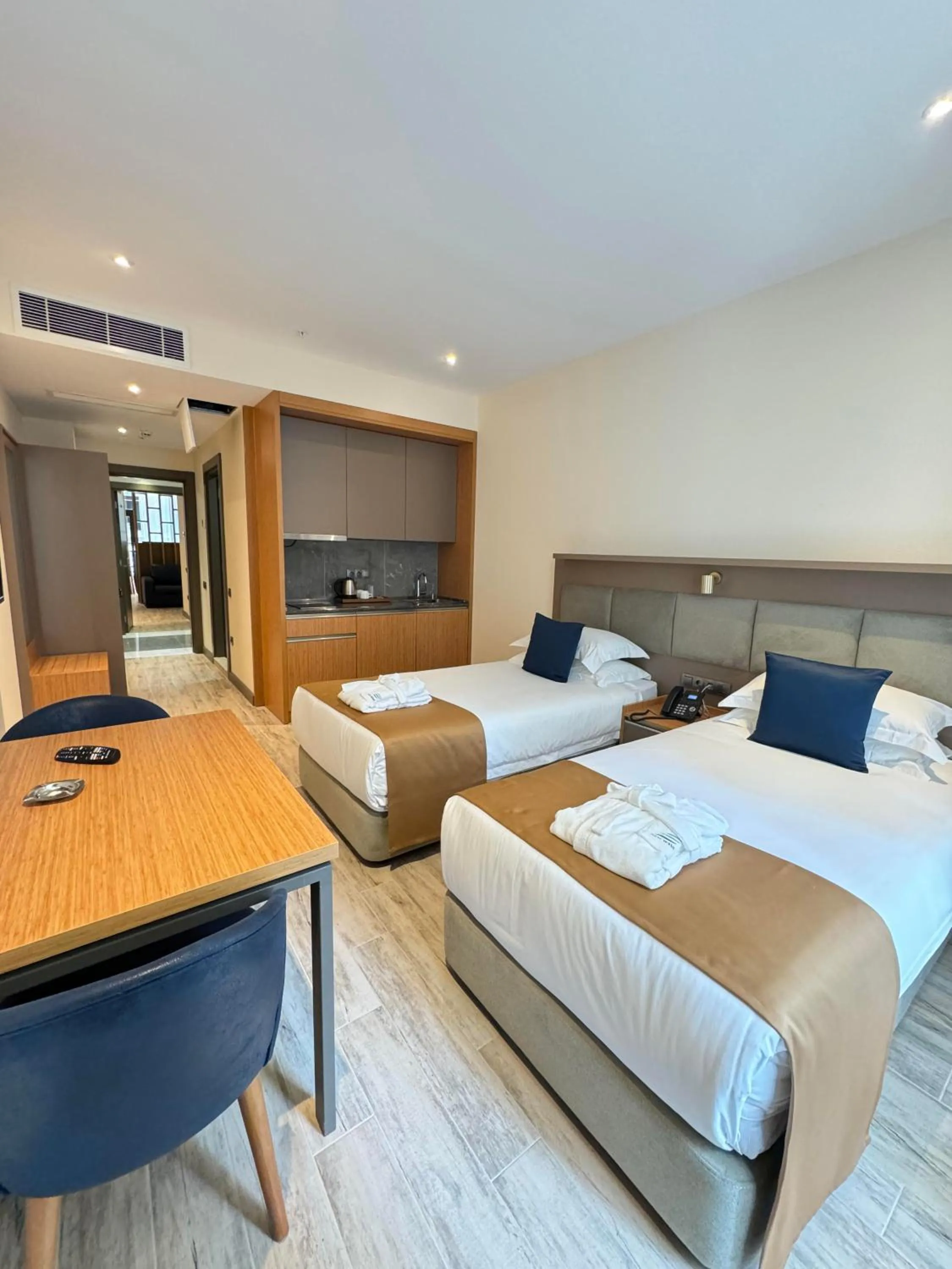 City view, Bed in New Wave Apart-Hotel